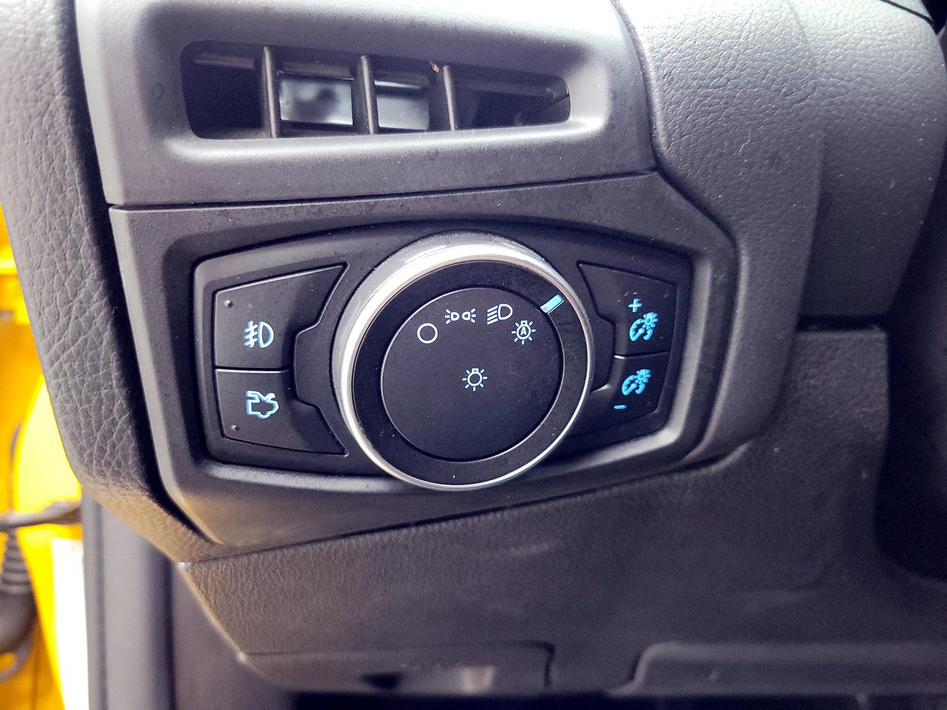 Thumbnail: 2015 Ford Focus - 13