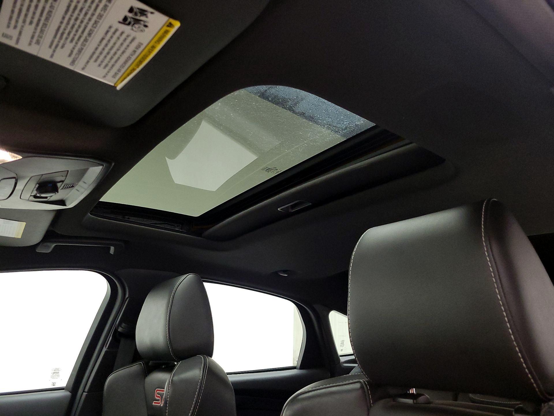 Thumbnail: 2015 Ford Focus - 20