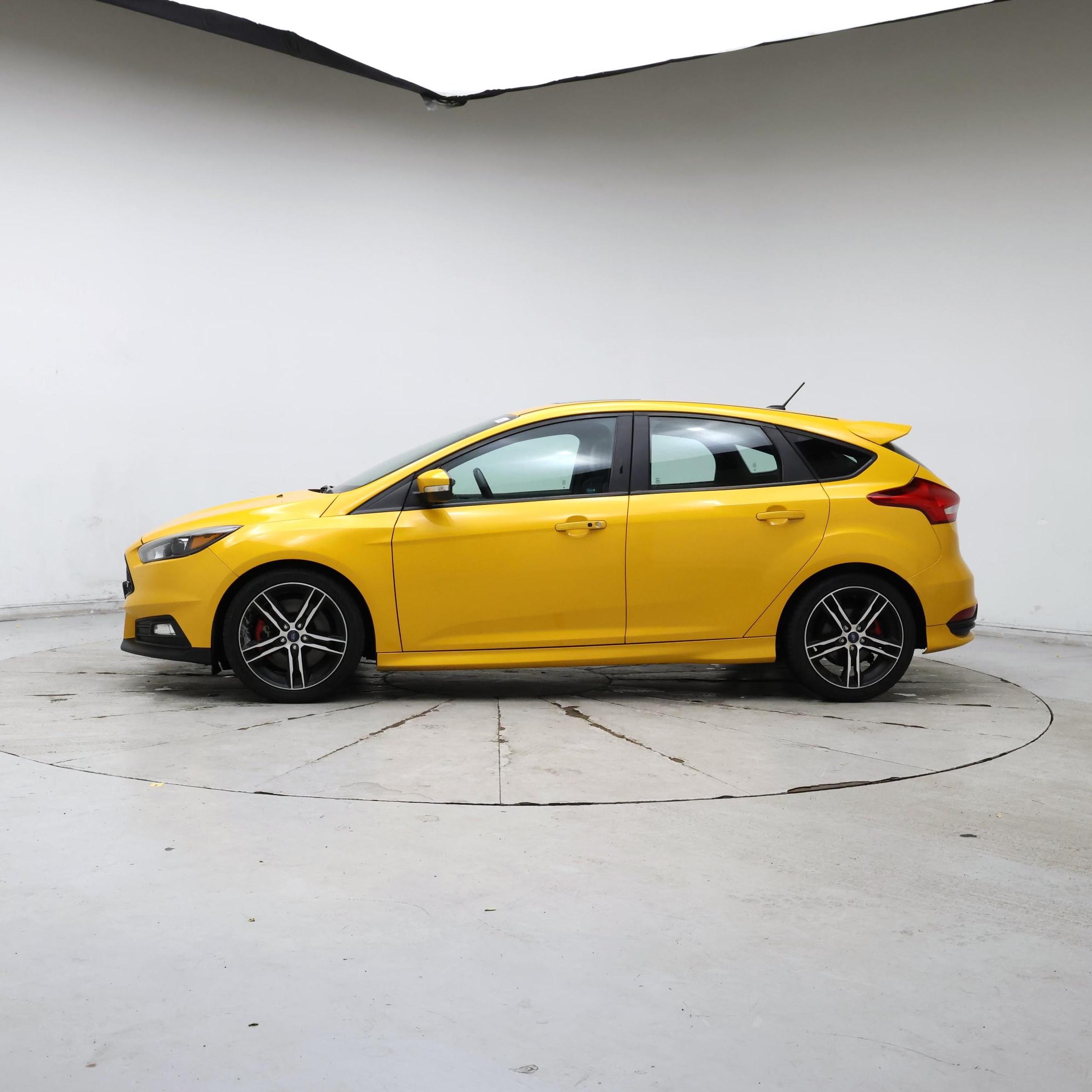 Thumbnail: 2015 Ford Focus - 3