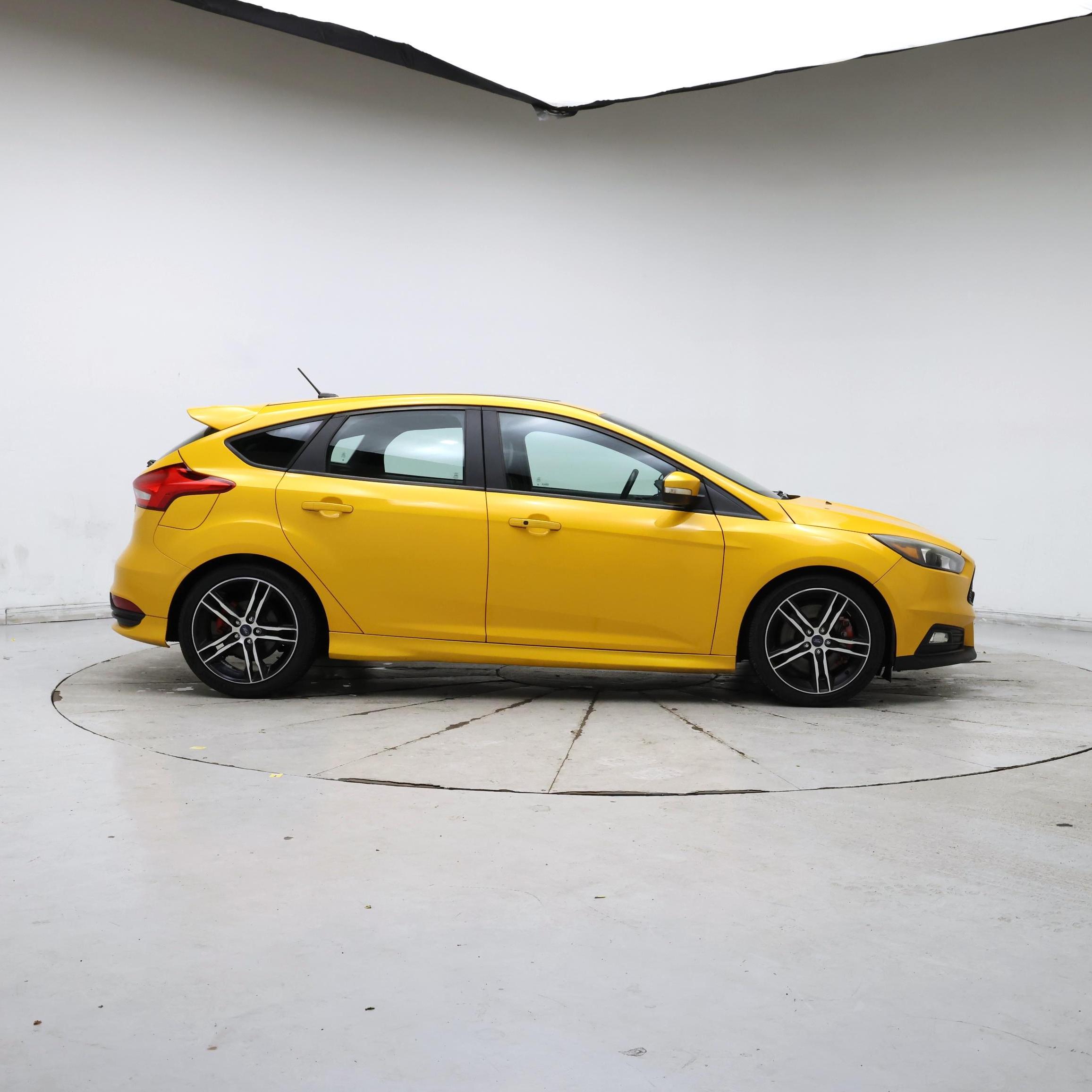 Thumbnail: 2015 Ford Focus - 7