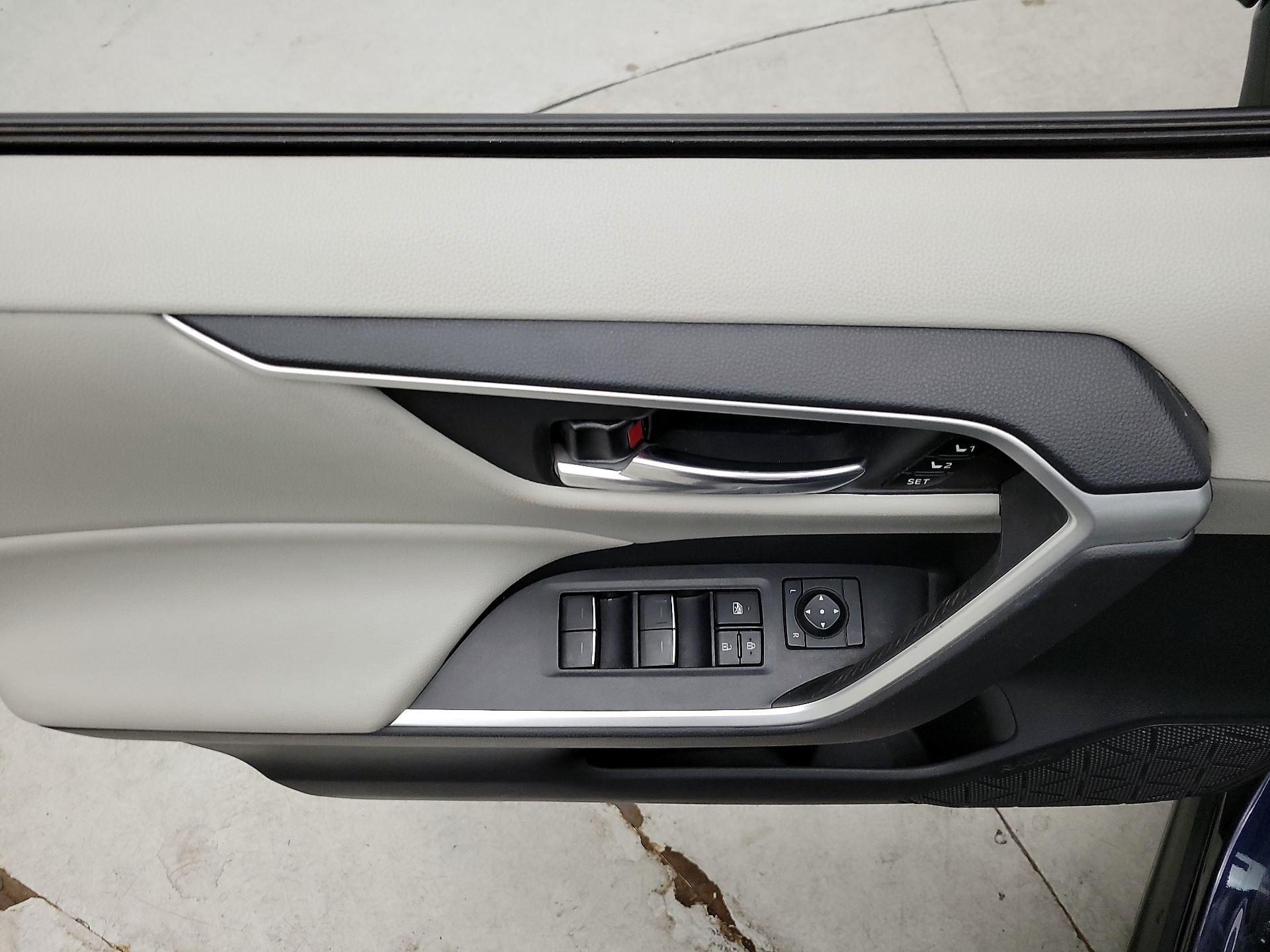 Thumbnail: 2022 Toyota RAV4 - 12