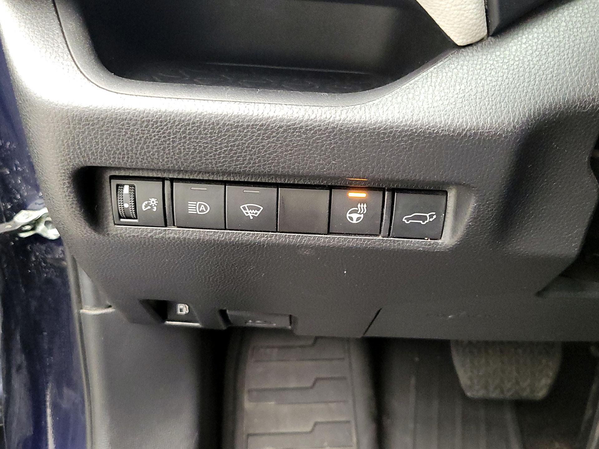 Thumbnail: 2022 Toyota RAV4 - 13