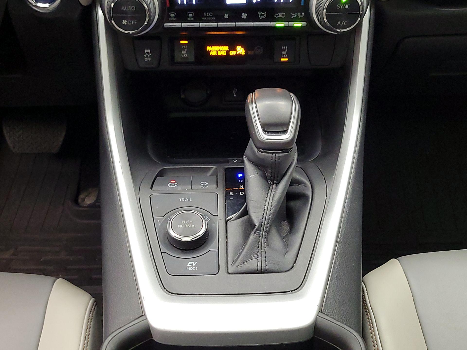 Thumbnail: 2022 Toyota RAV4 - 18