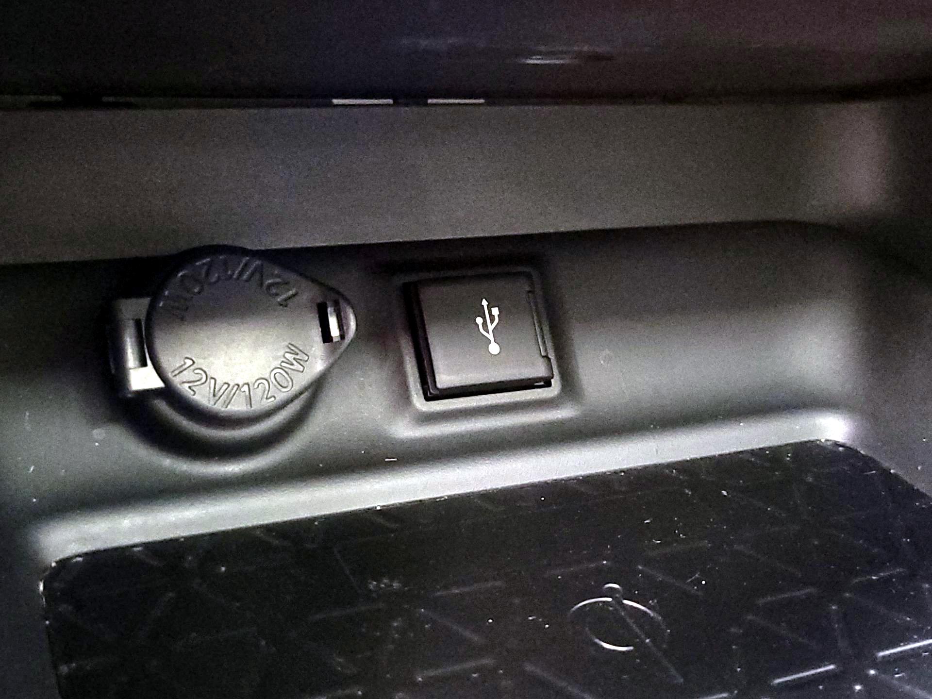 Thumbnail: 2022 Toyota RAV4 - 19