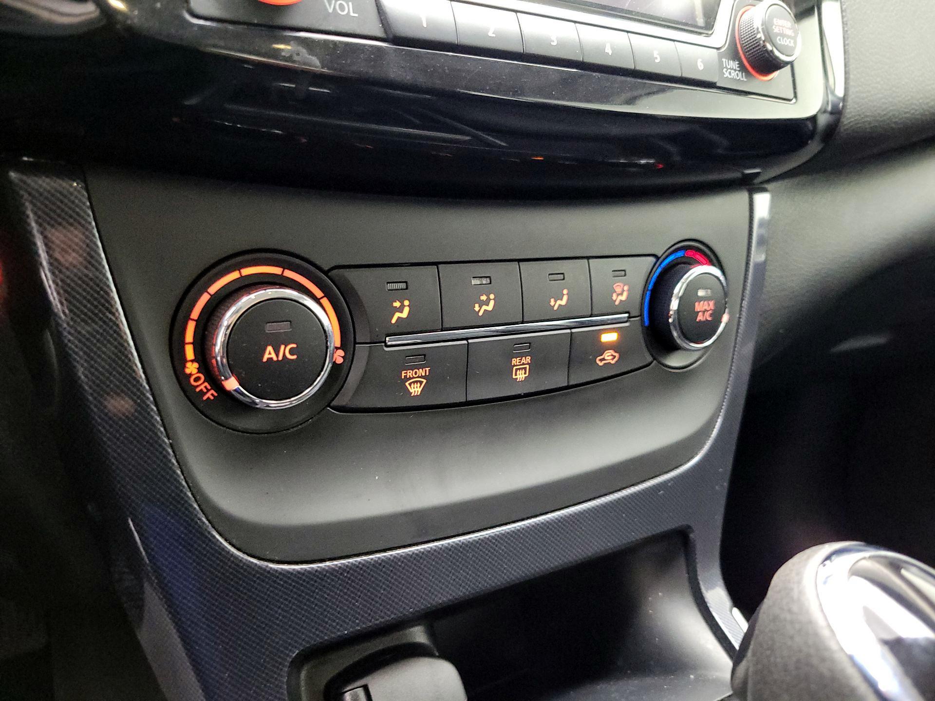 Thumbnail: 2017 Nissan Sentra - 16