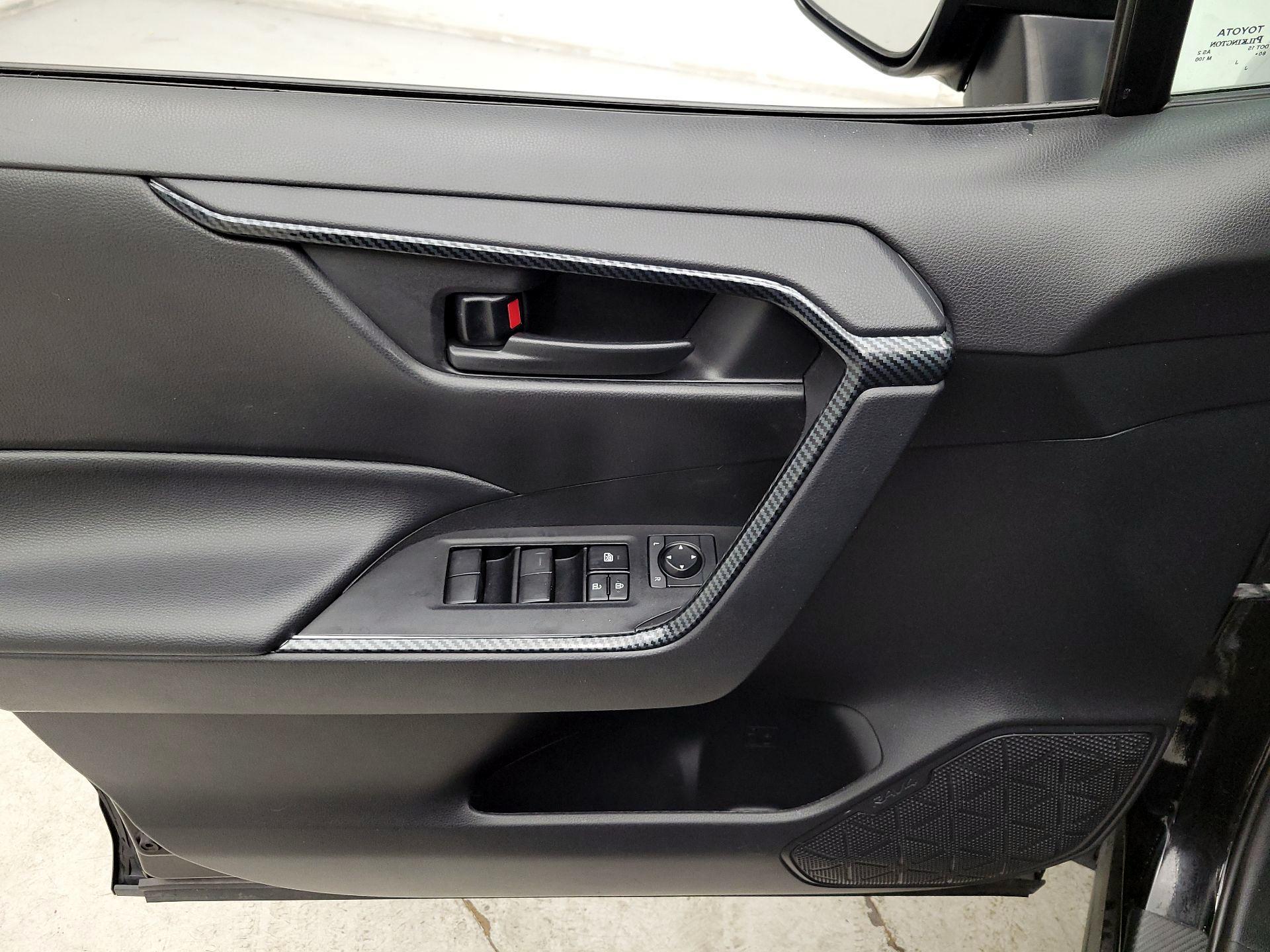 Thumbnail: 2021 Toyota RAV4 - 12