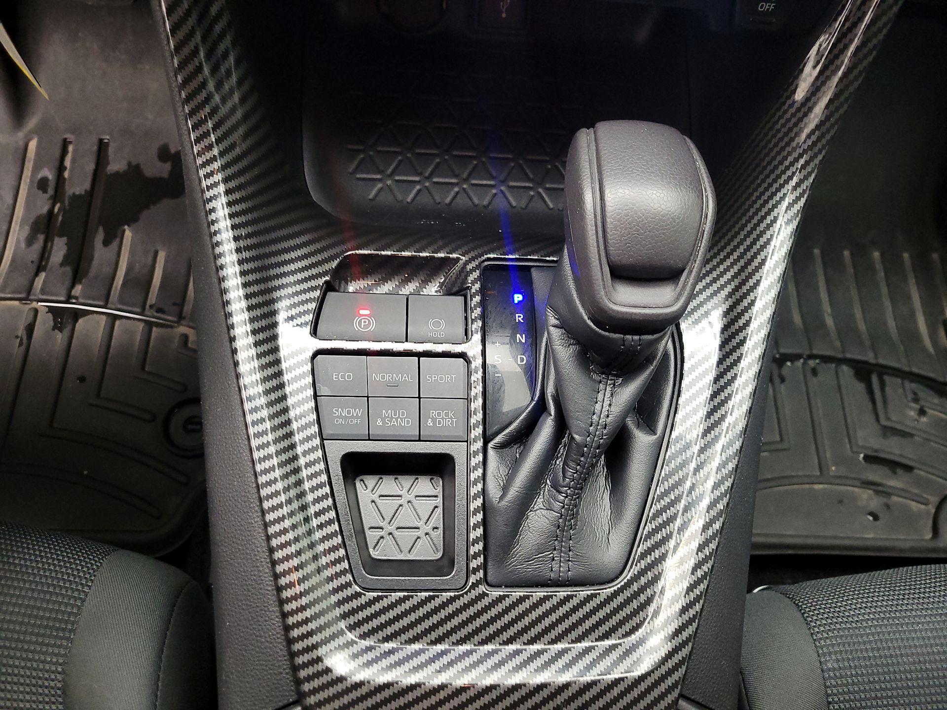 Thumbnail: 2021 Toyota RAV4 - 17