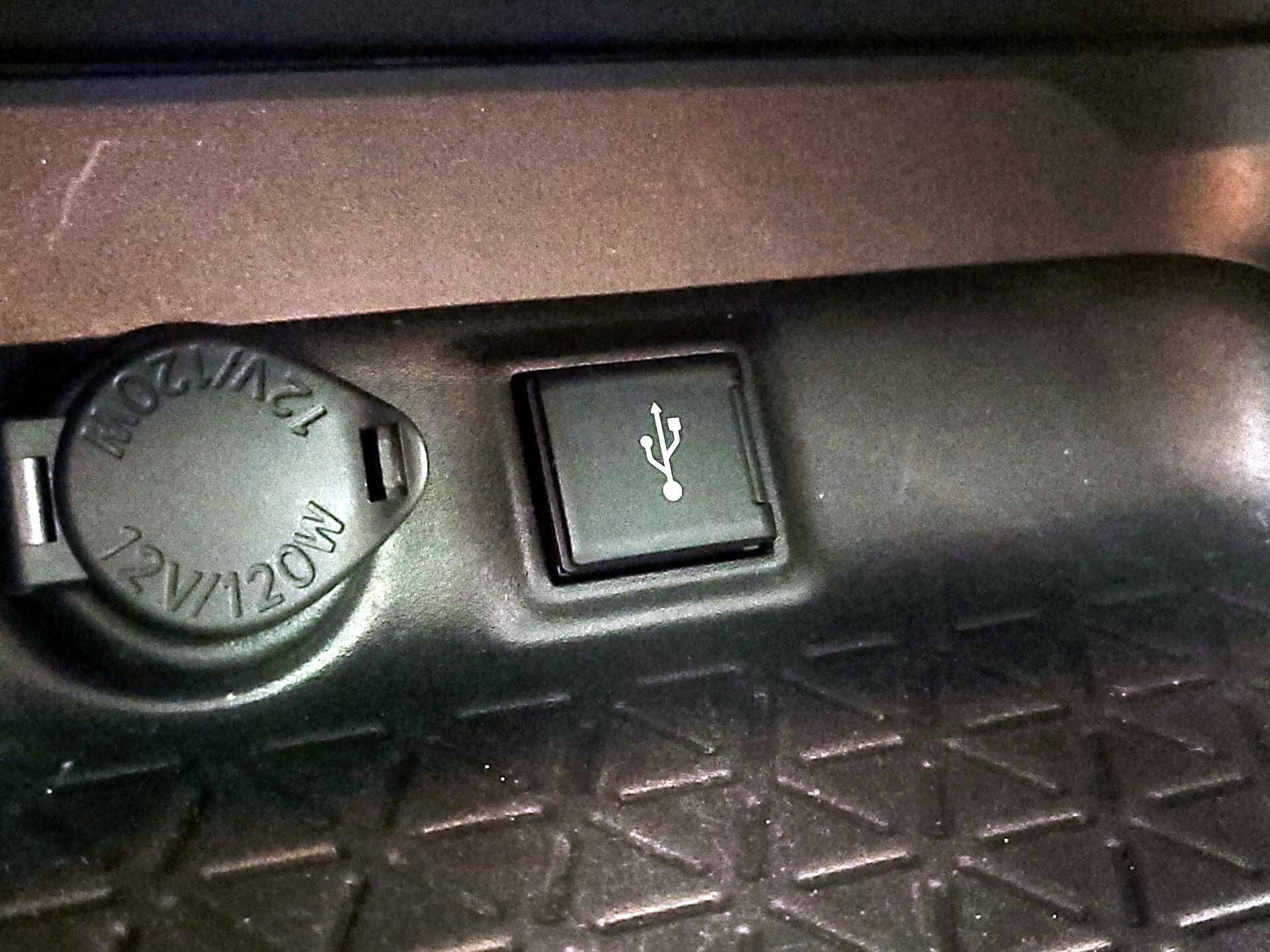 Thumbnail: 2021 Toyota RAV4 - 18