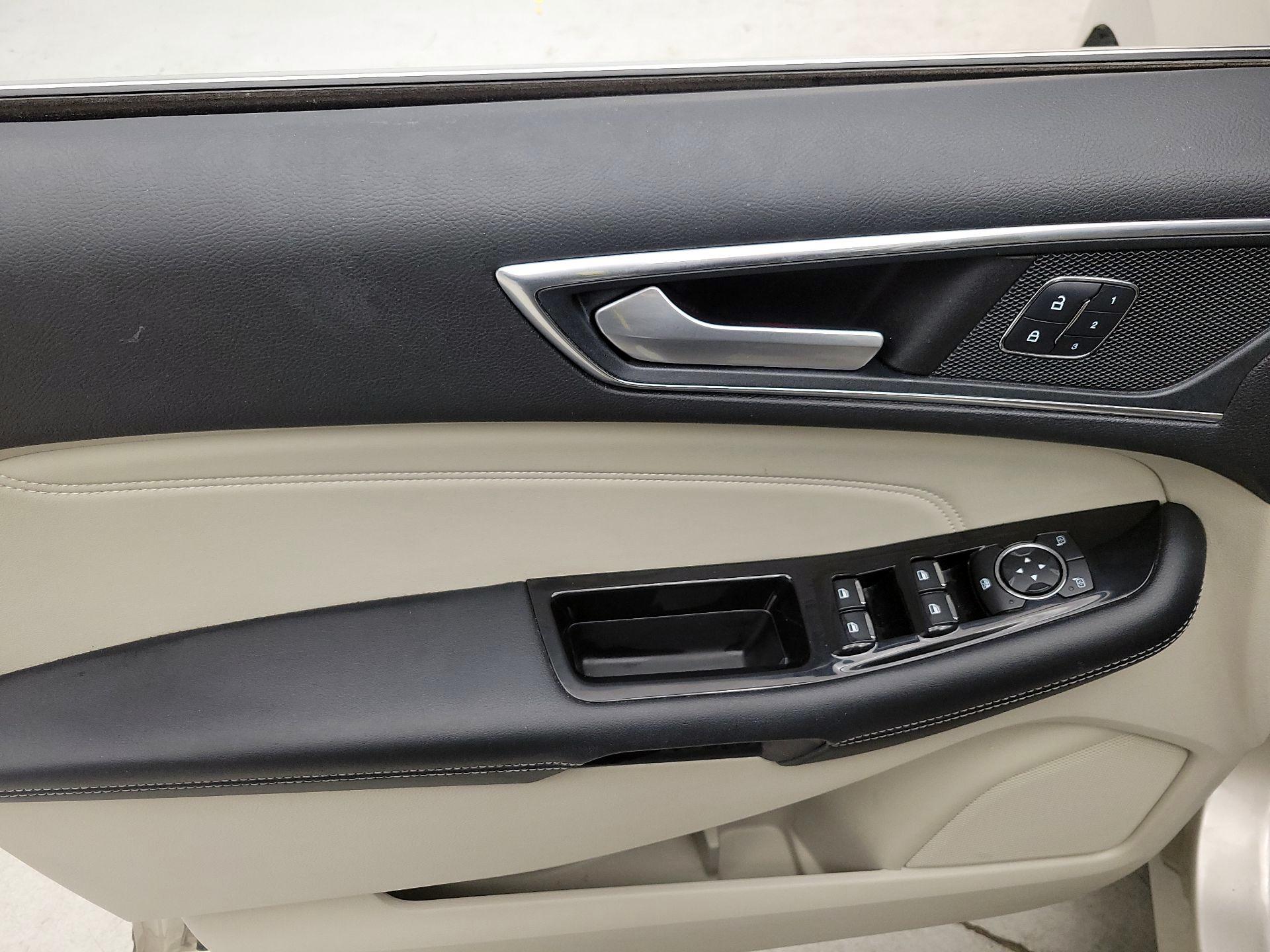 Thumbnail: 2018 Ford Edge - 12