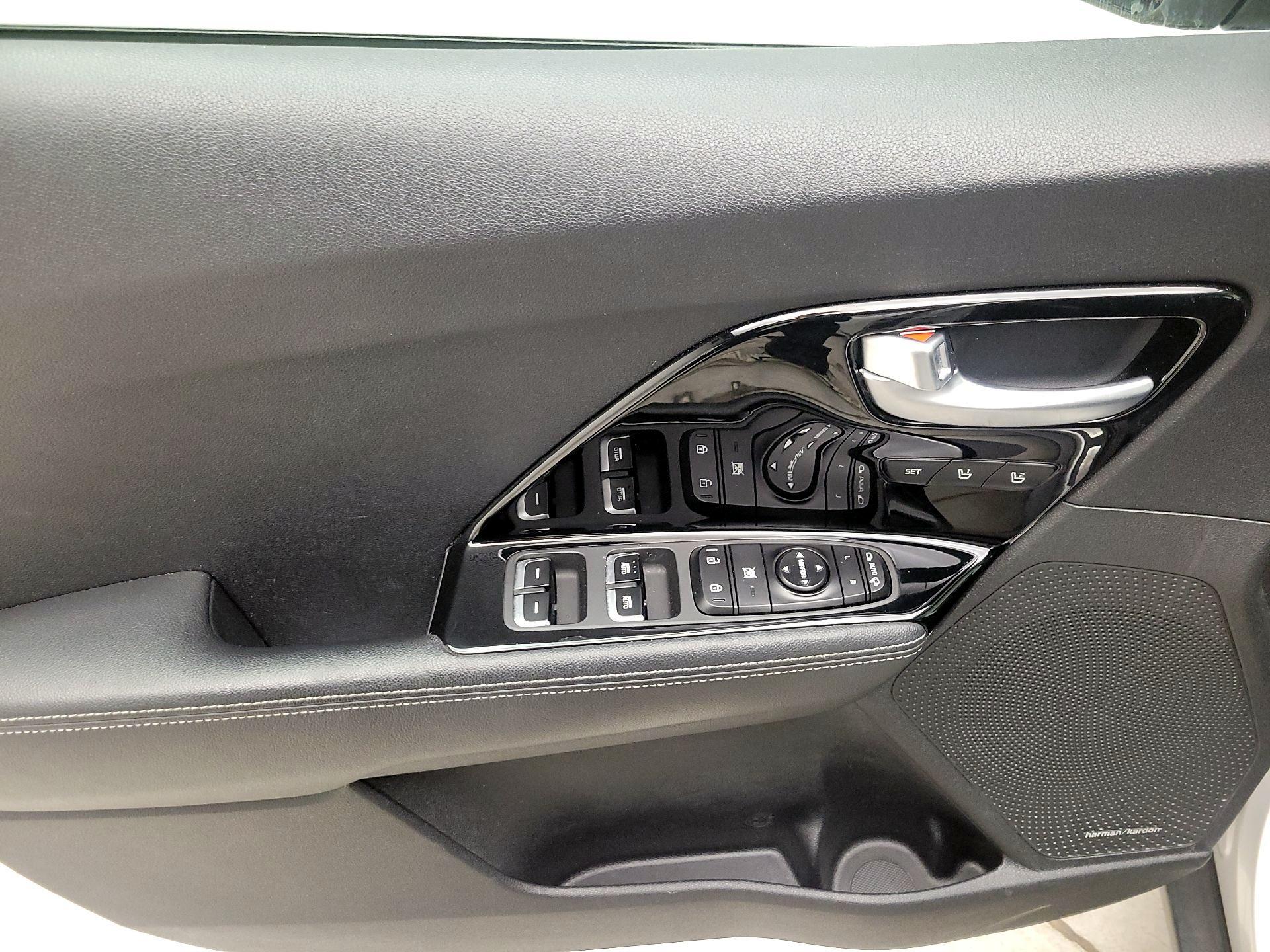 Thumbnail: 2017 Kia Niro - 12