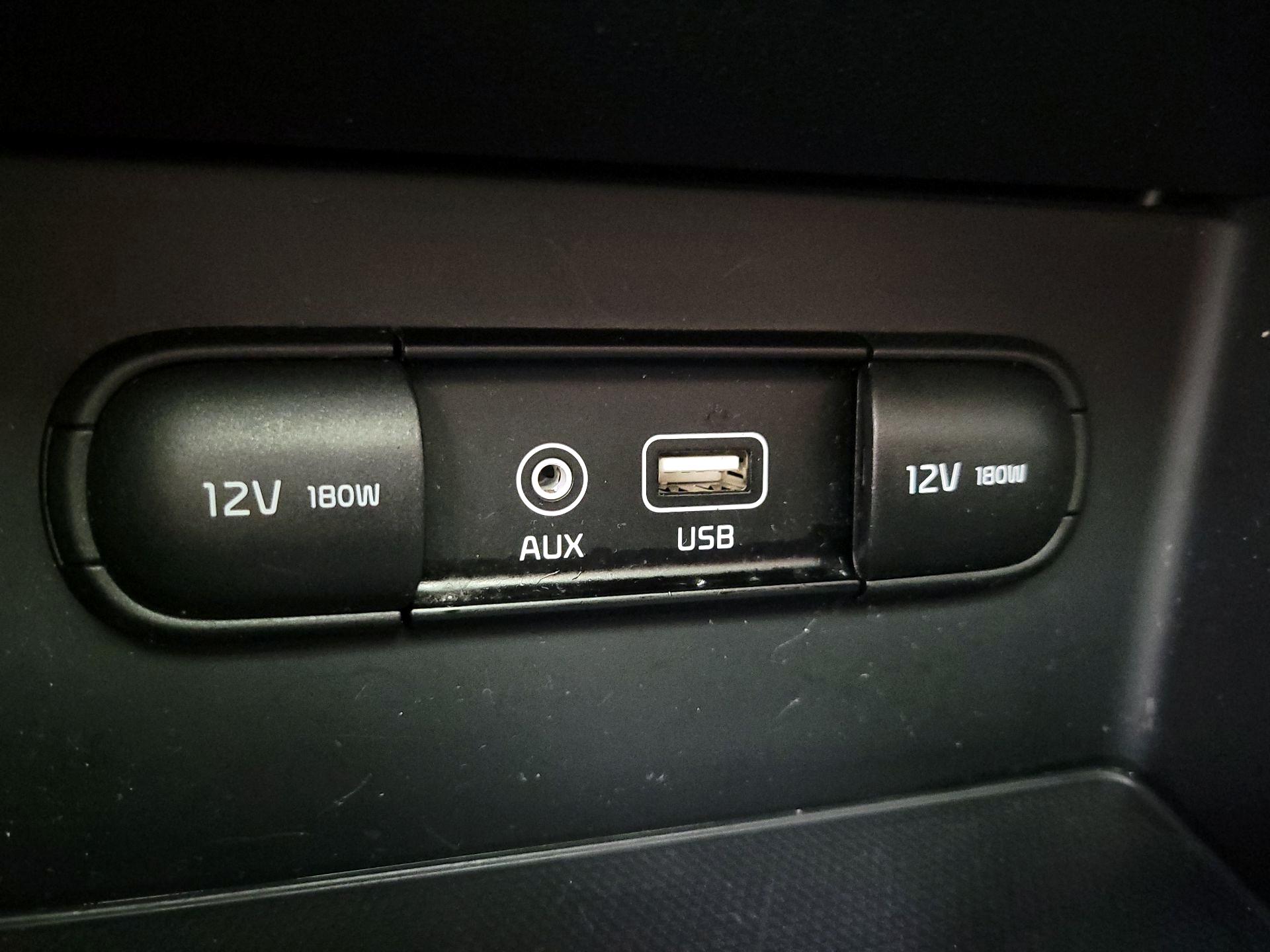 Thumbnail: 2017 Kia Niro - 19