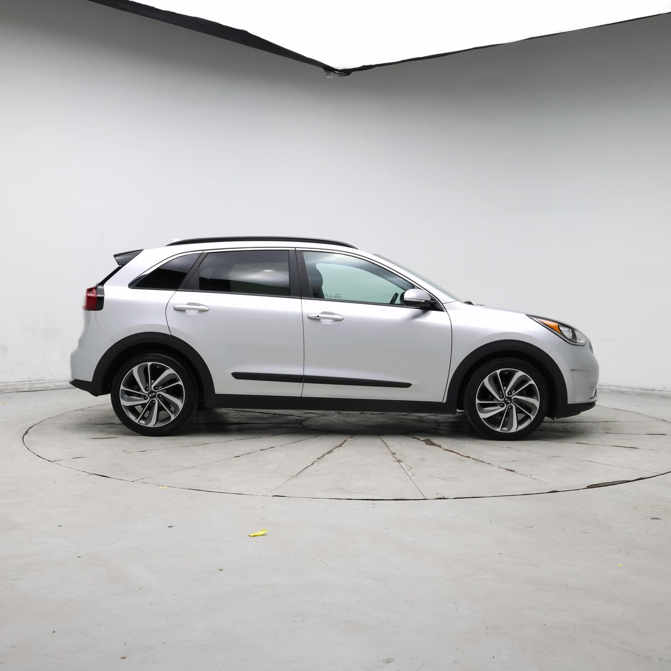 Thumbnail: 2017 Kia Niro - 7