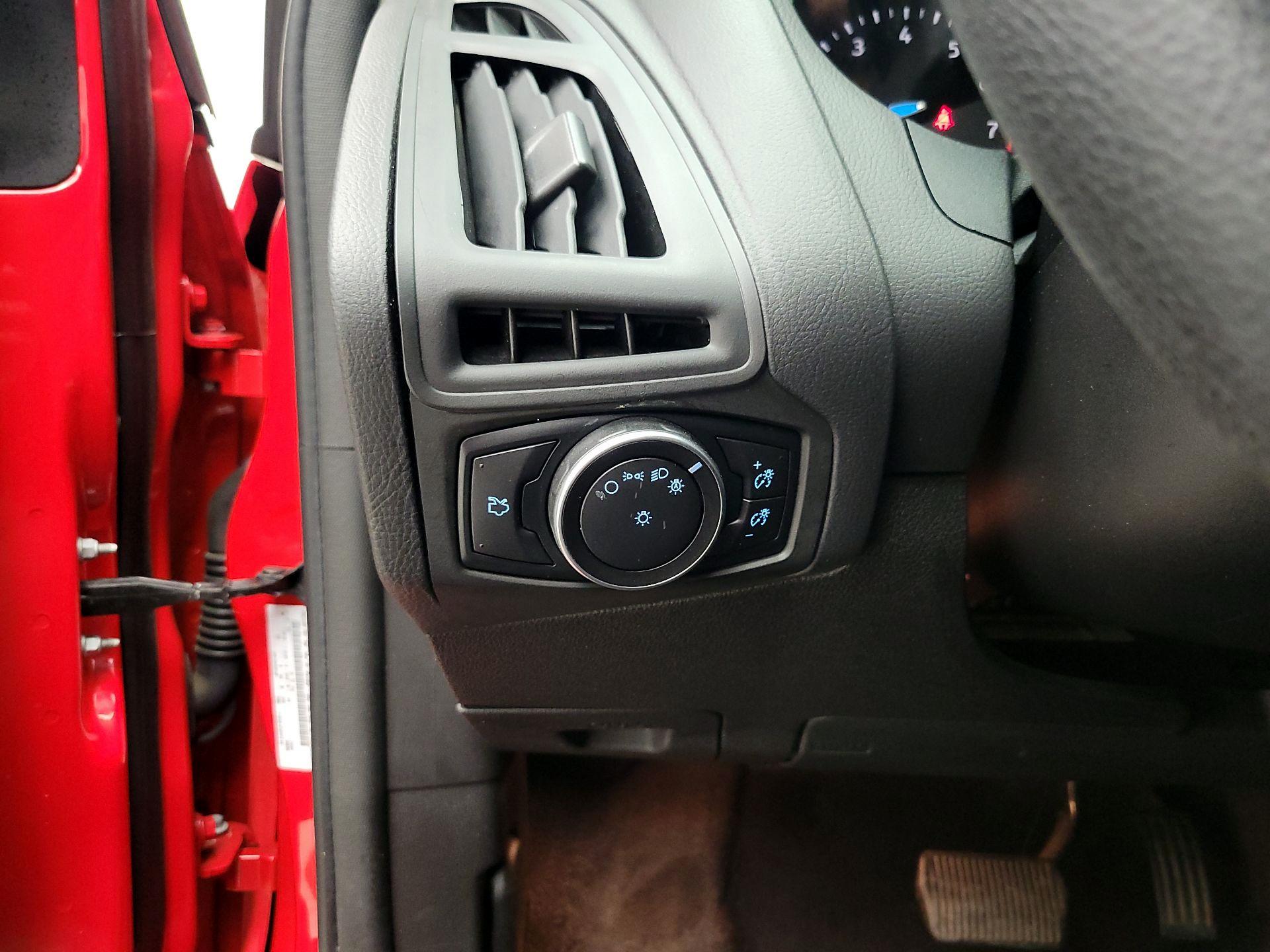 Thumbnail: 2017 Ford Focus - 13