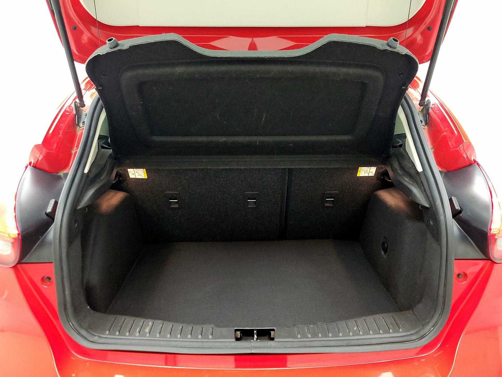 Thumbnail: 2017 Ford Focus - 20