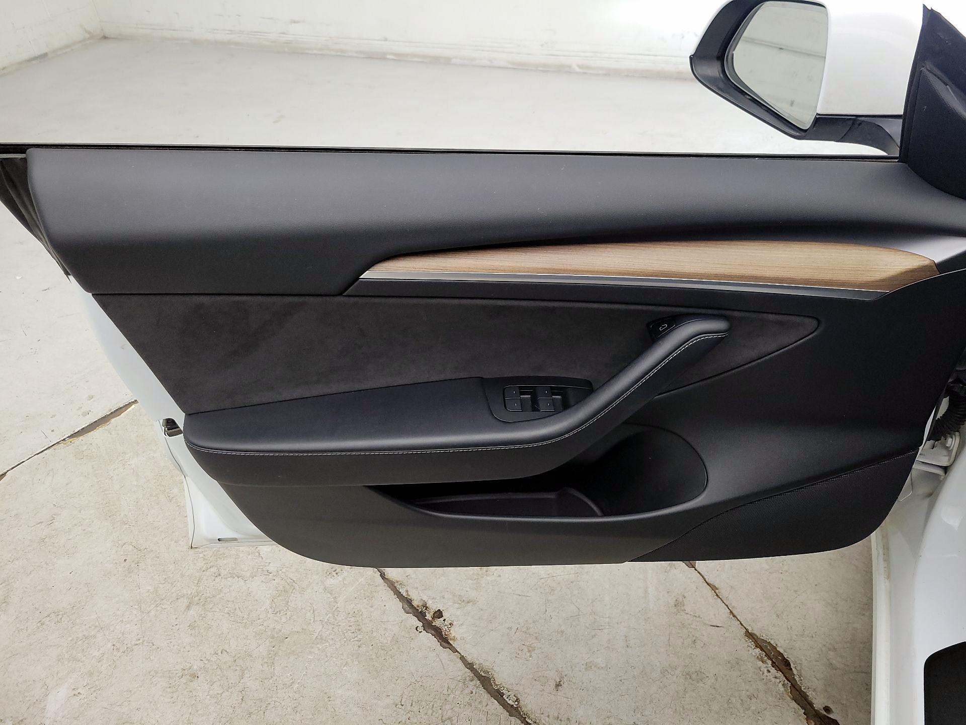 Thumbnail: 2022 Tesla Model 3 - 12