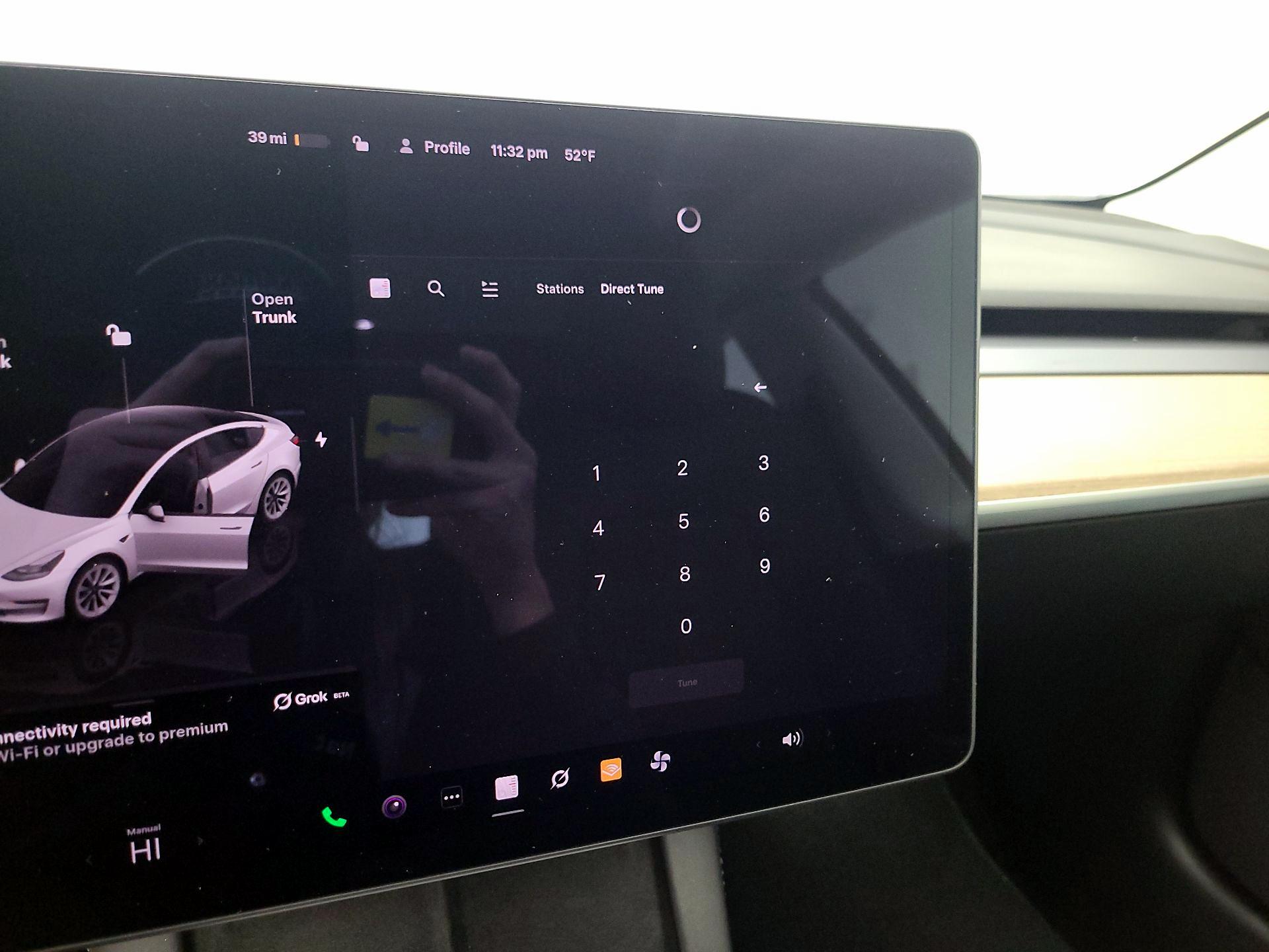 Thumbnail: 2022 Tesla Model 3 - 15