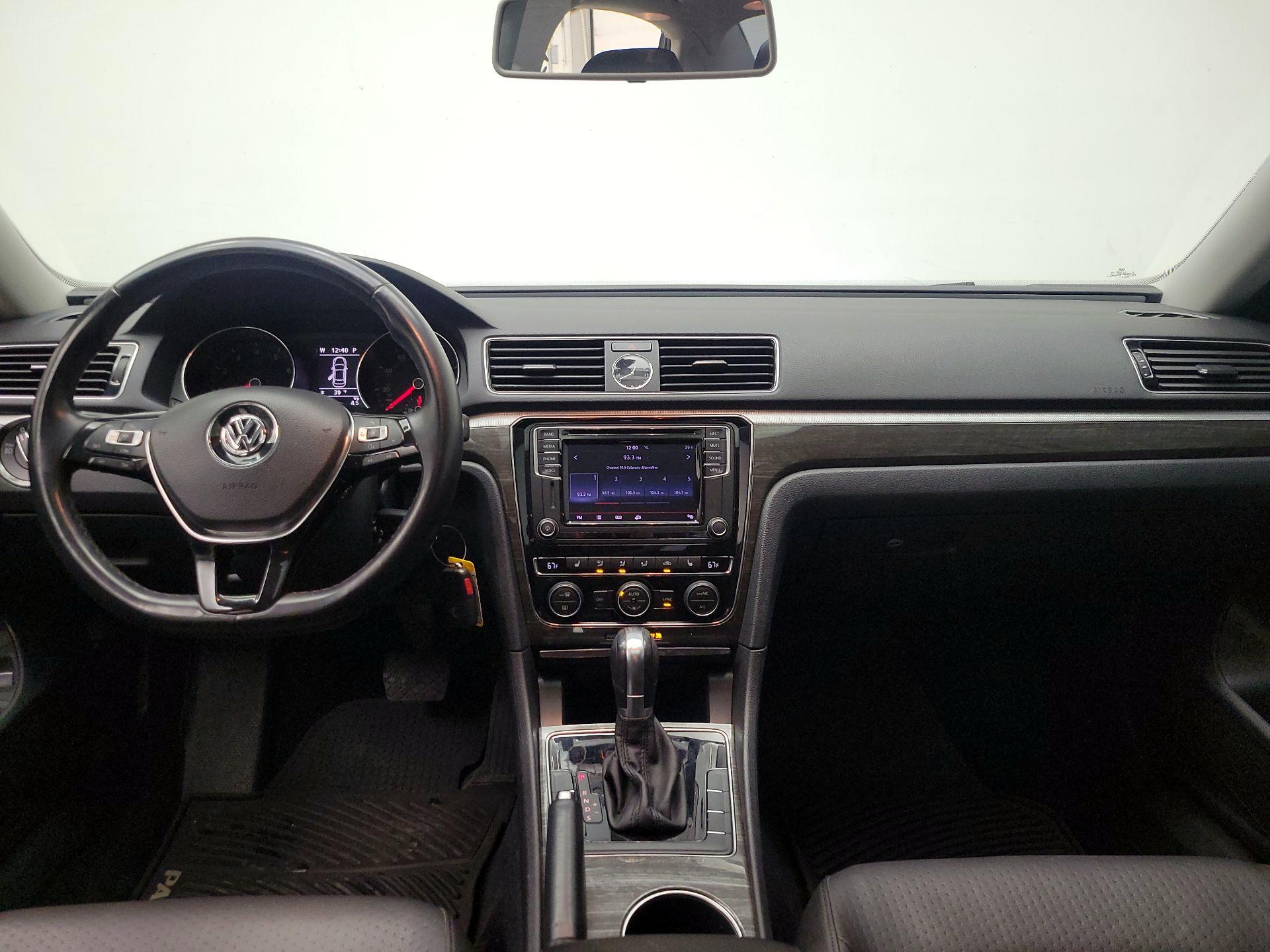 Thumbnail: 2016 Volkswagen Passat - 9