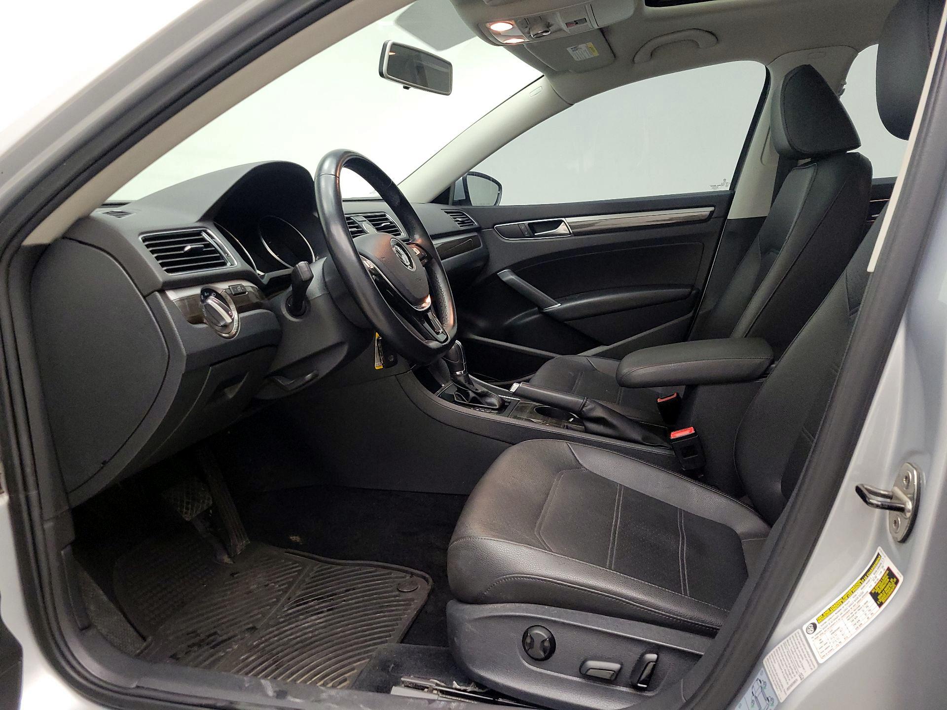 Thumbnail: 2016 Volkswagen Passat - 11