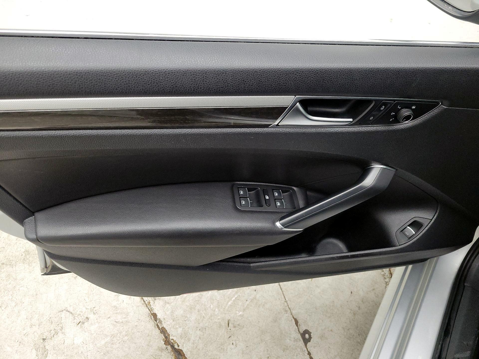 Thumbnail: 2016 Volkswagen Passat - 12