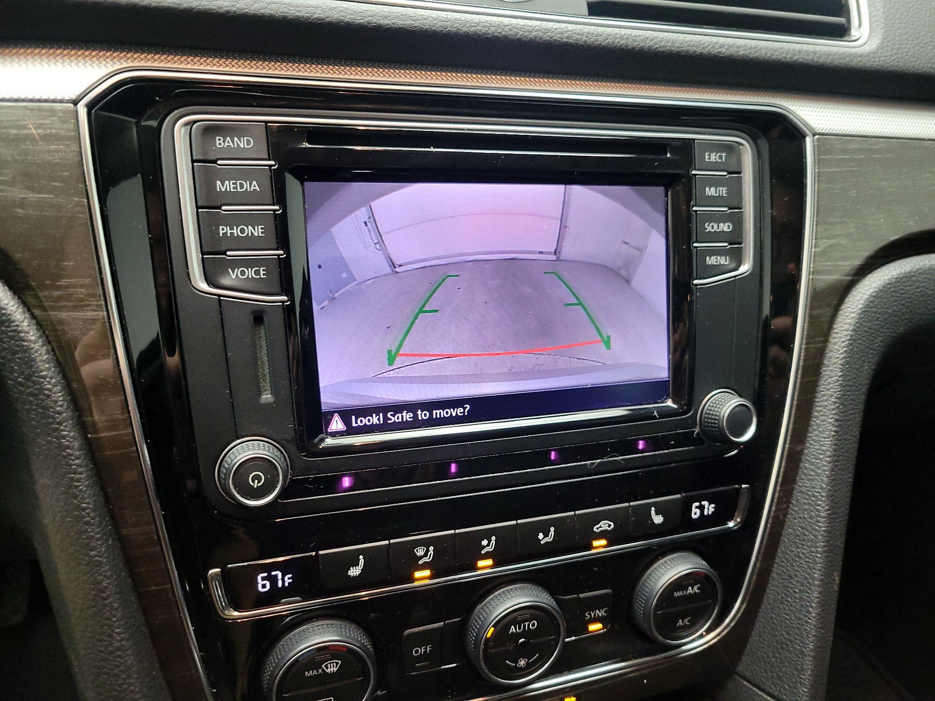 Thumbnail: 2016 Volkswagen Passat - 14