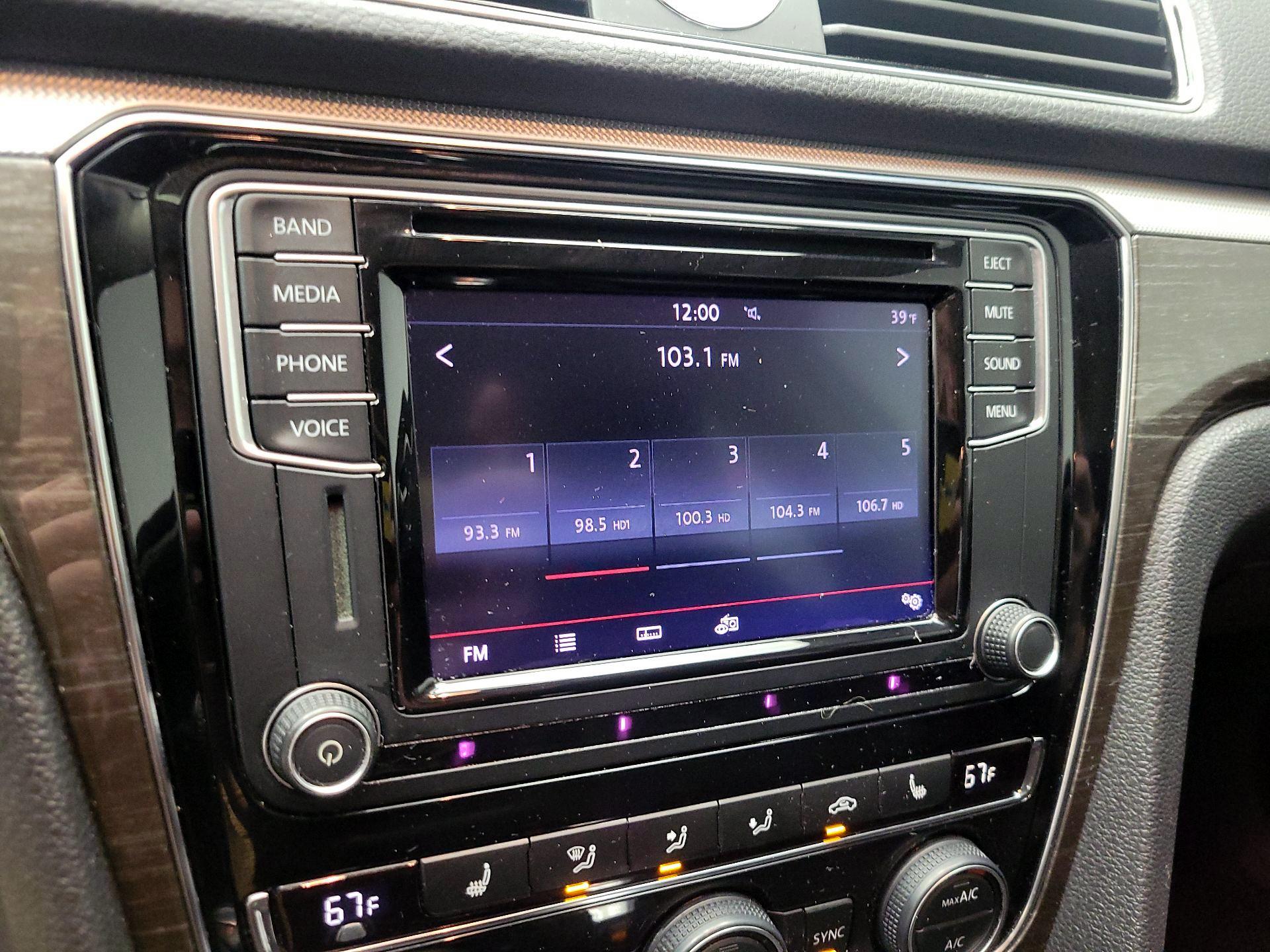 Thumbnail: 2016 Volkswagen Passat - 15