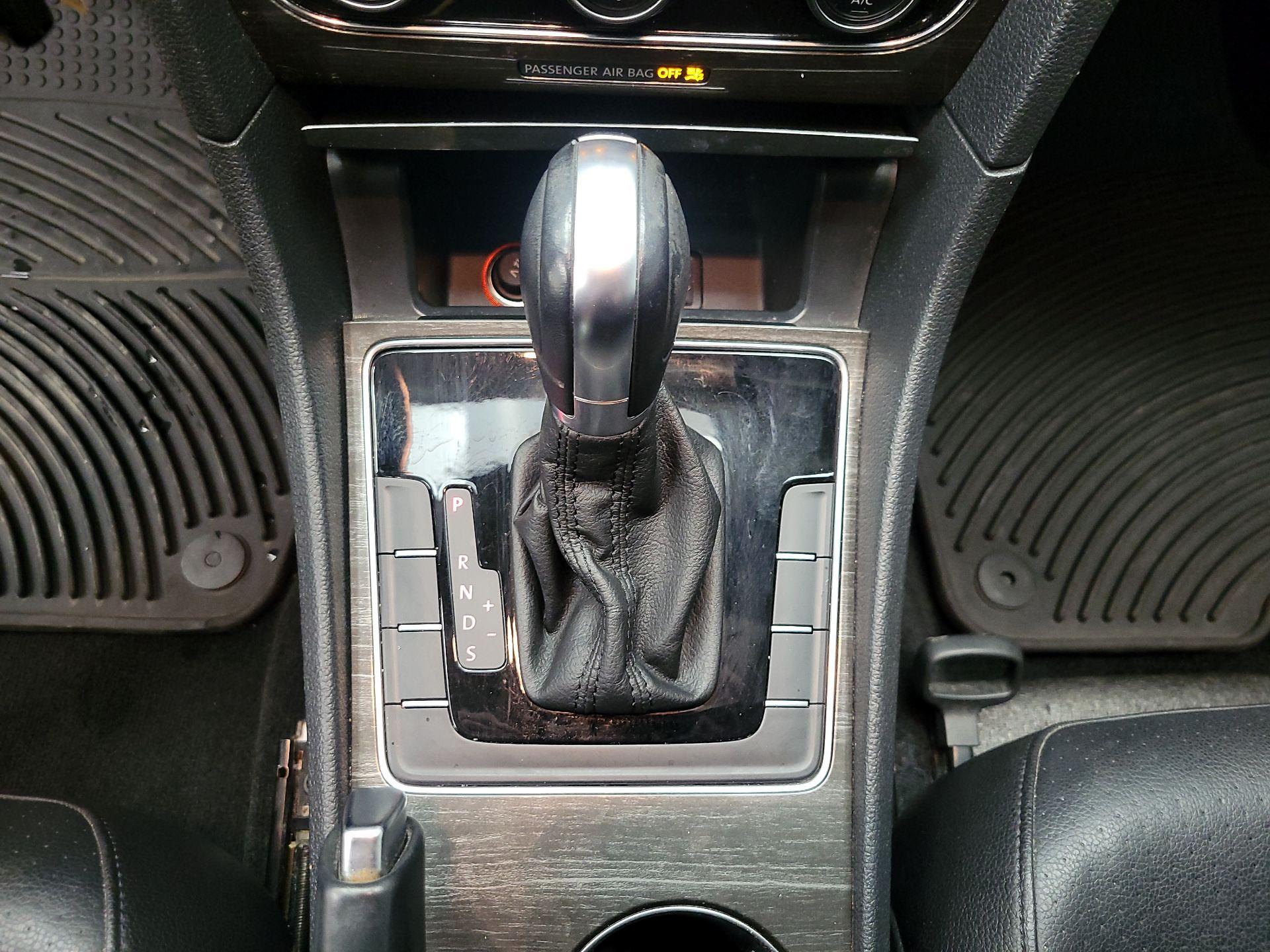 Thumbnail: 2016 Volkswagen Passat - 17