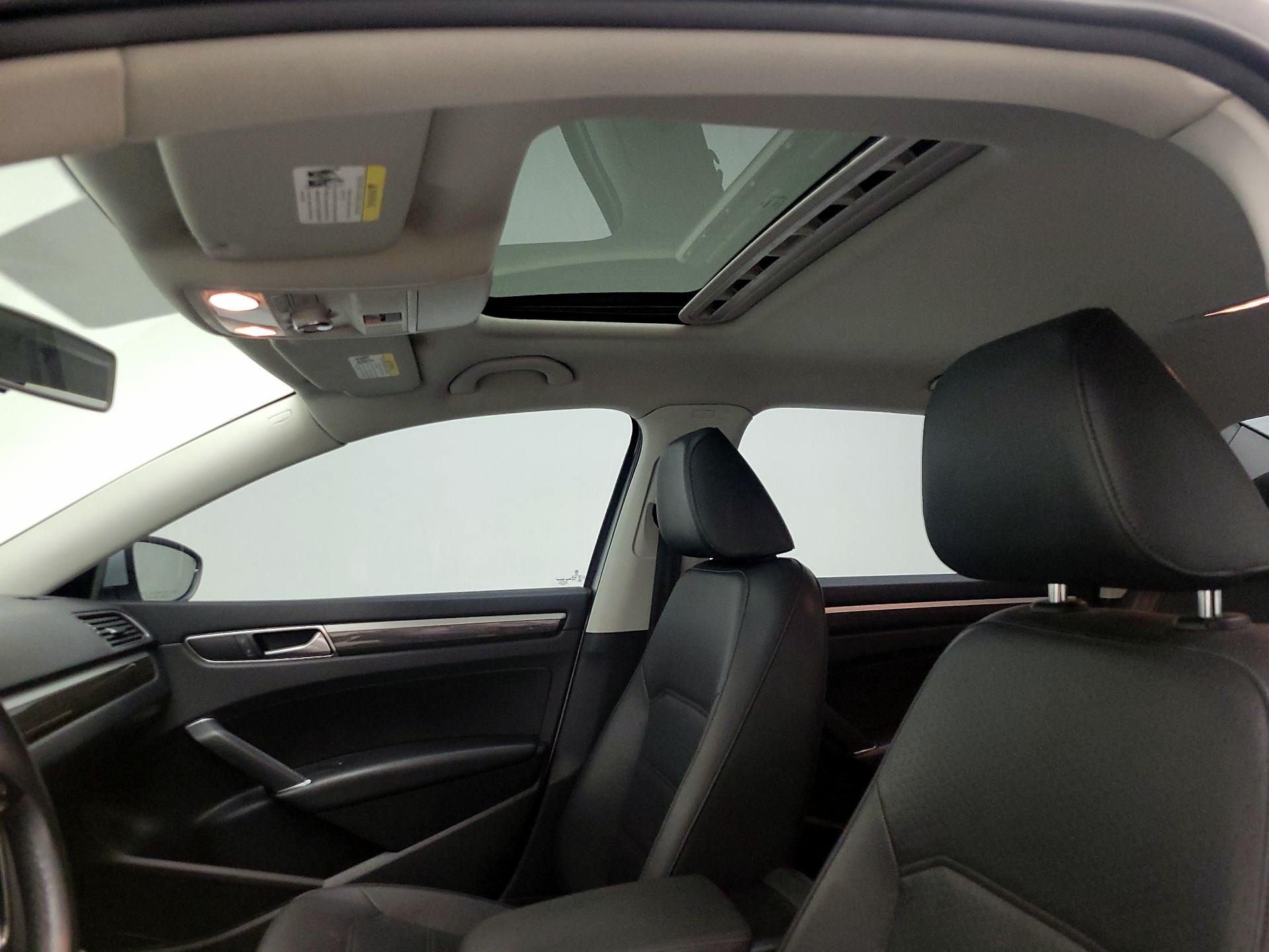 Thumbnail: 2016 Volkswagen Passat - 19