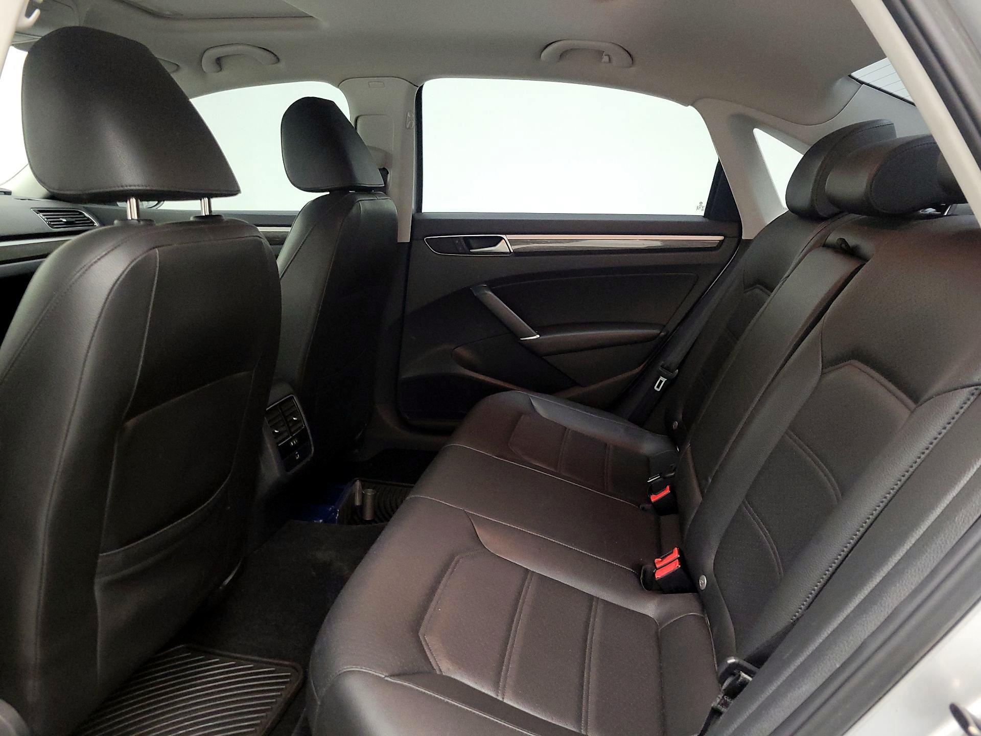 Thumbnail: 2016 Volkswagen Passat - 20