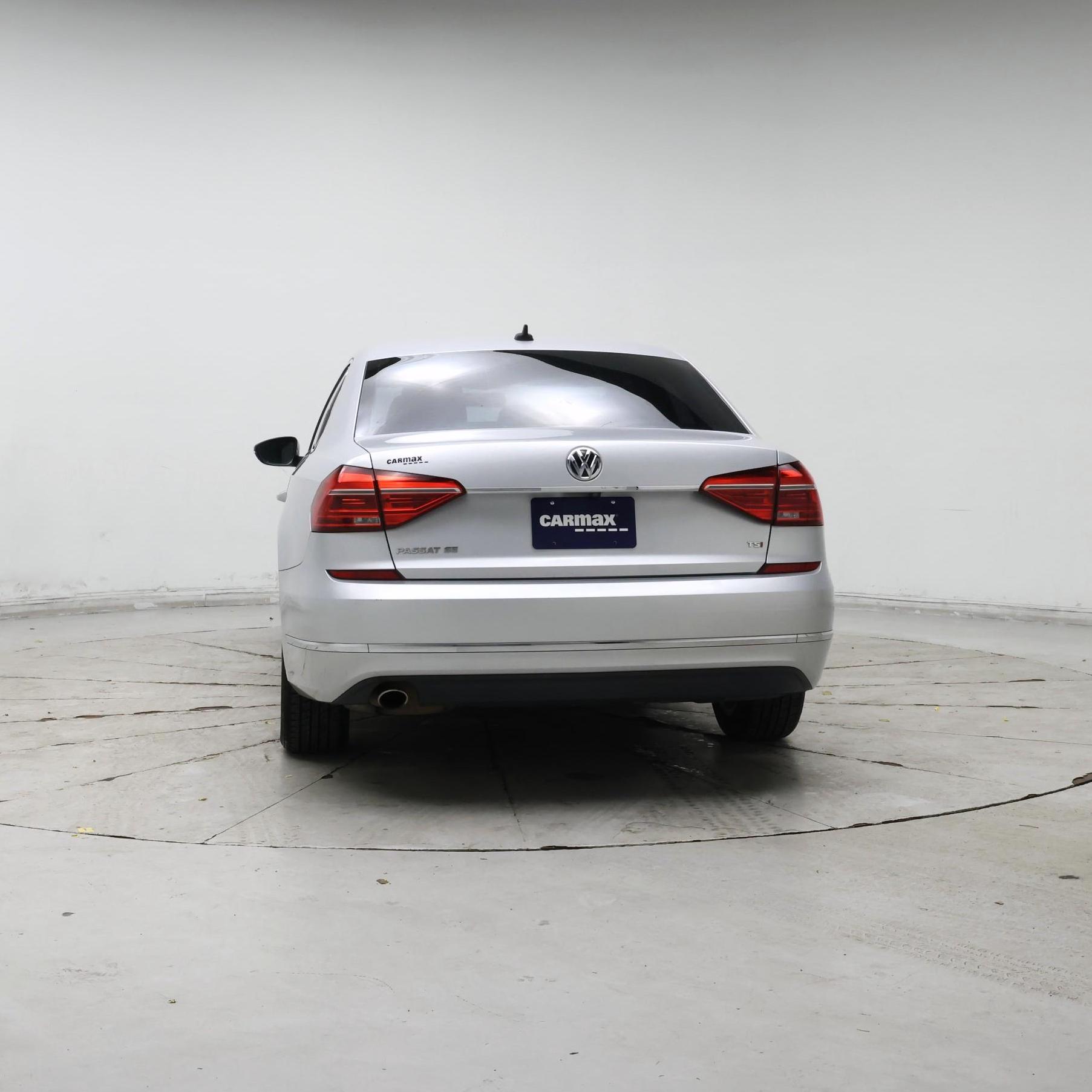 Thumbnail: 2016 Volkswagen Passat - 6