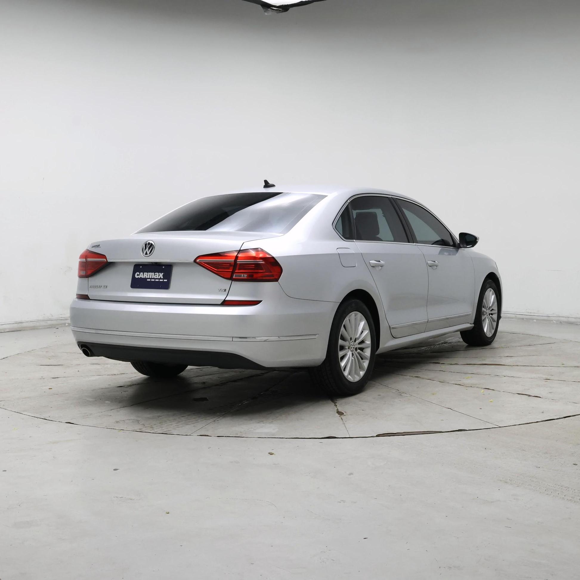 Thumbnail: 2016 Volkswagen Passat - 8