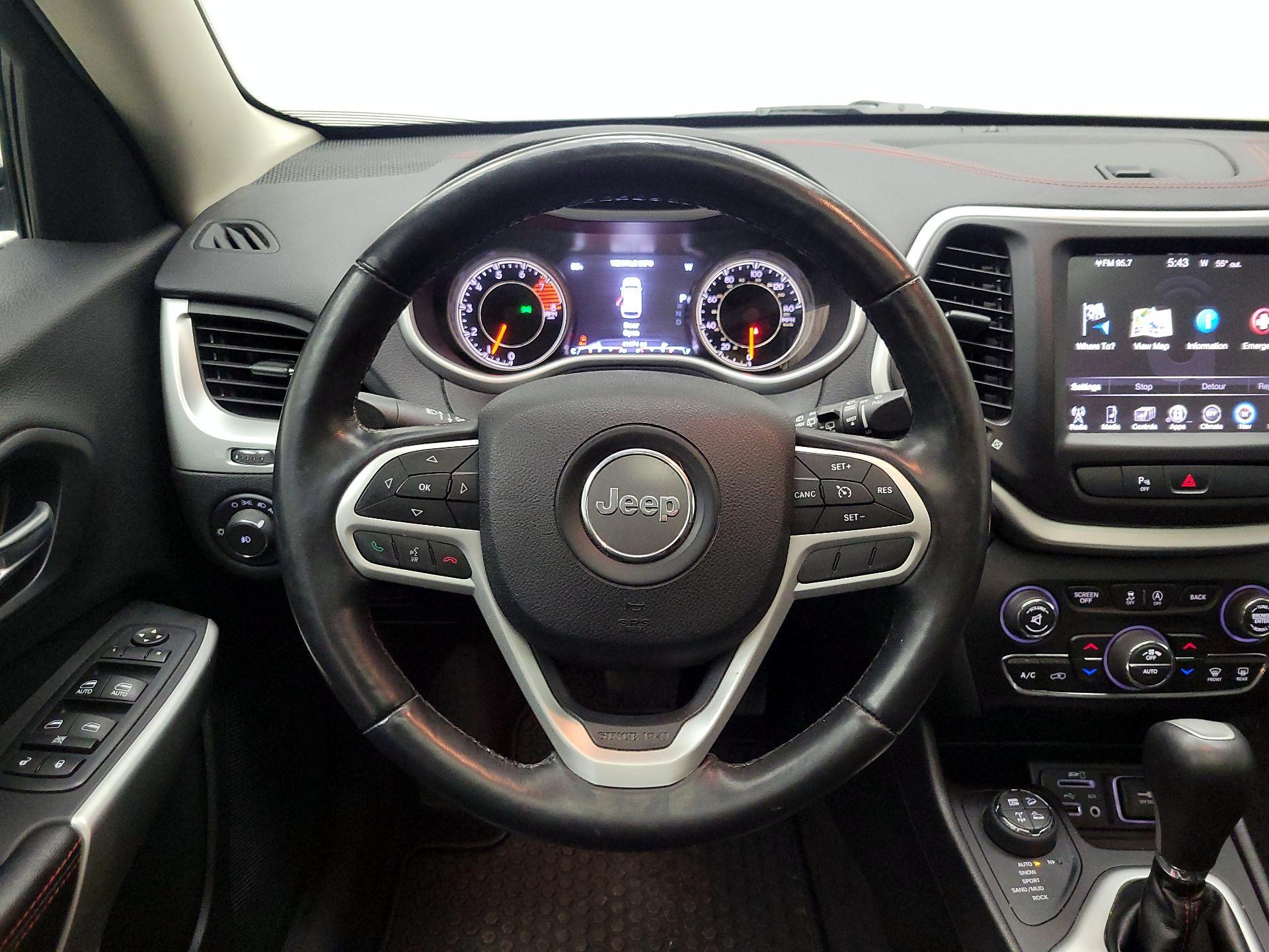 Thumbnail: 2017 Jeep Cherokee - 10