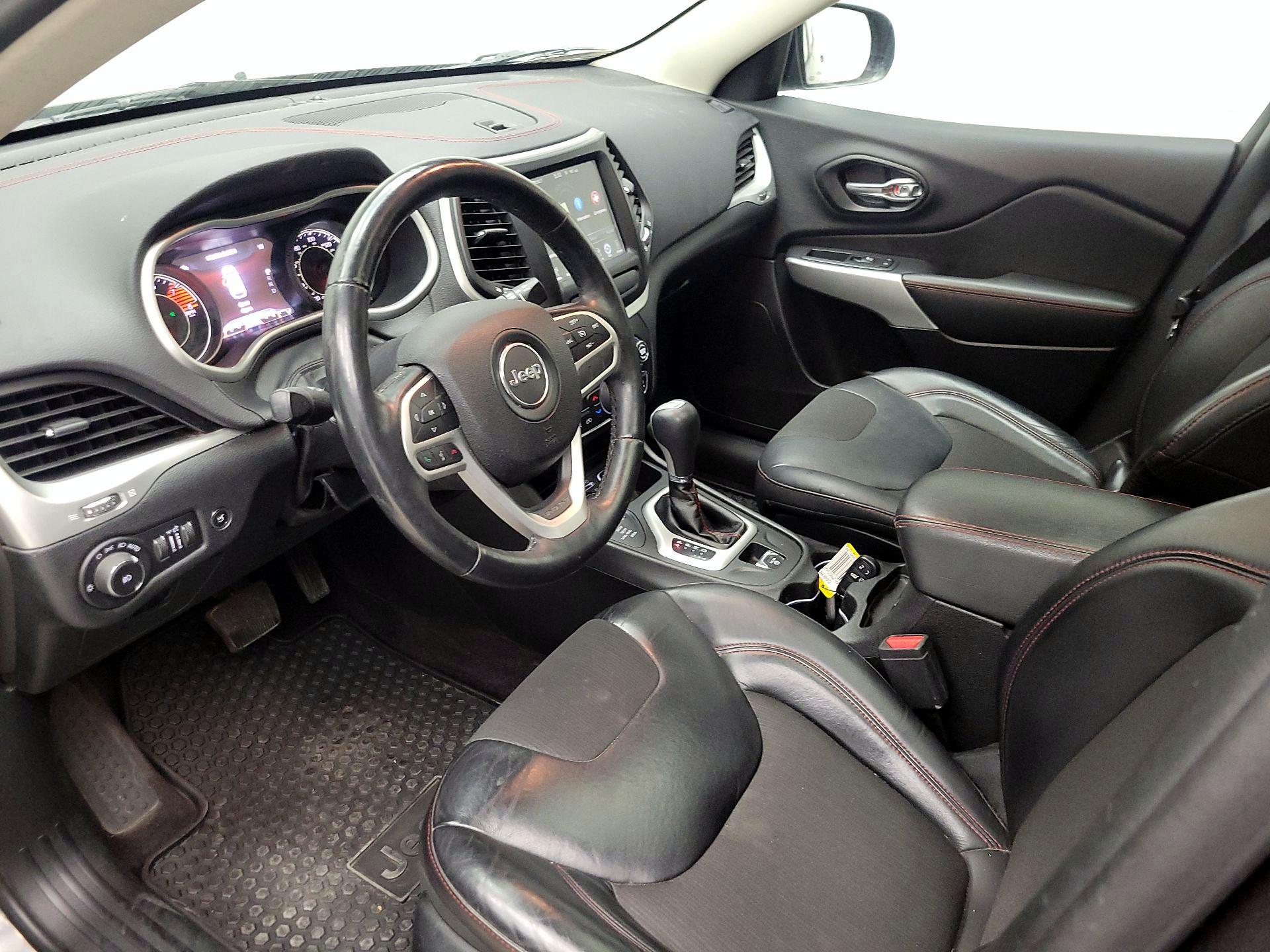 Thumbnail: 2017 Jeep Cherokee - 11