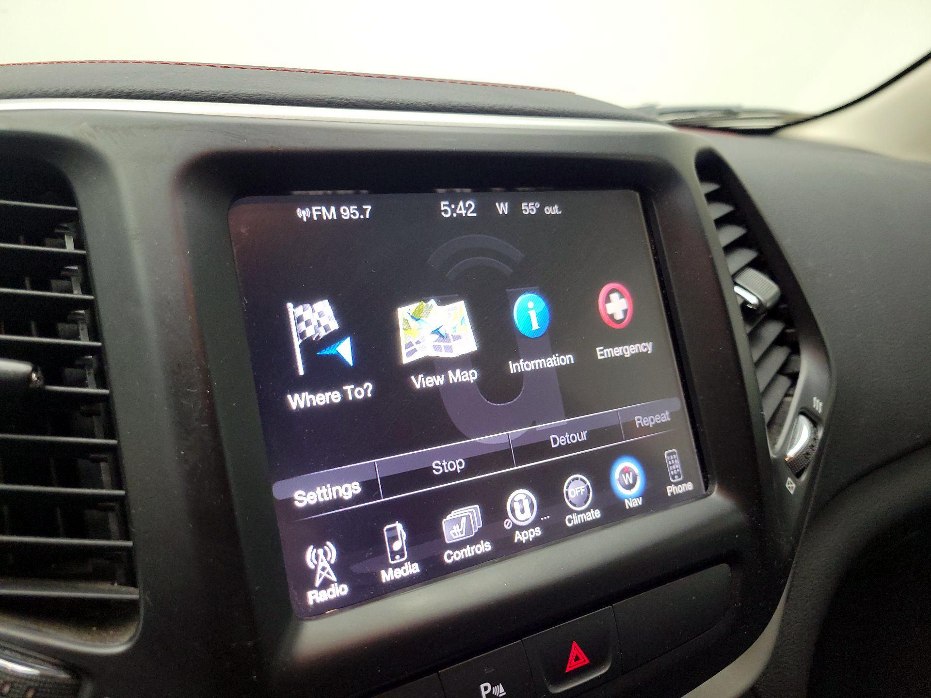 Thumbnail: 2017 Jeep Cherokee - 14