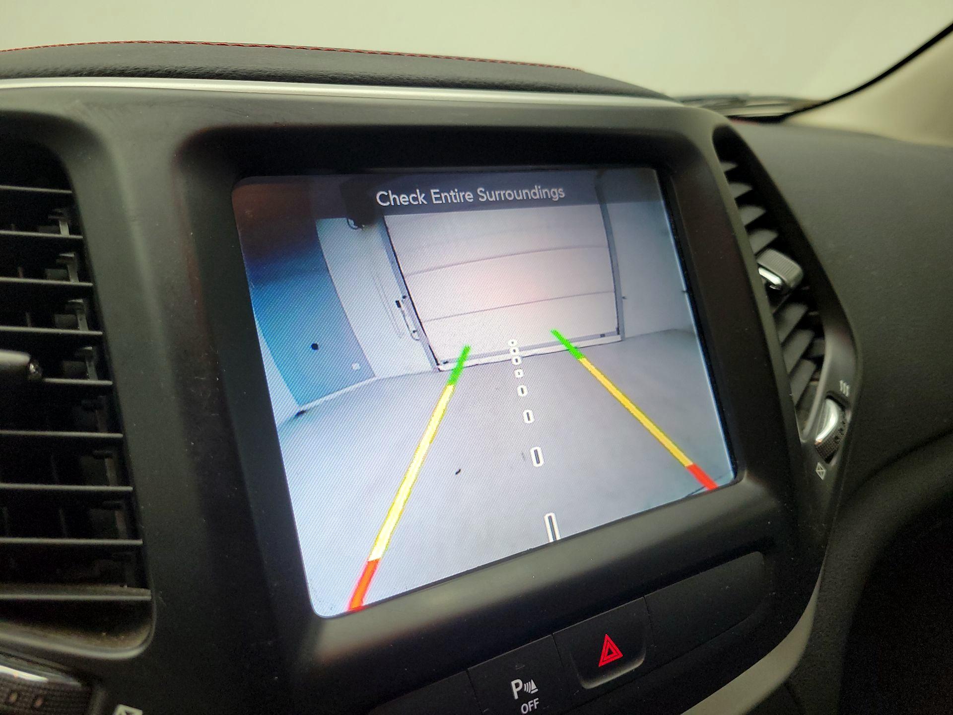 Thumbnail: 2017 Jeep Cherokee - 15