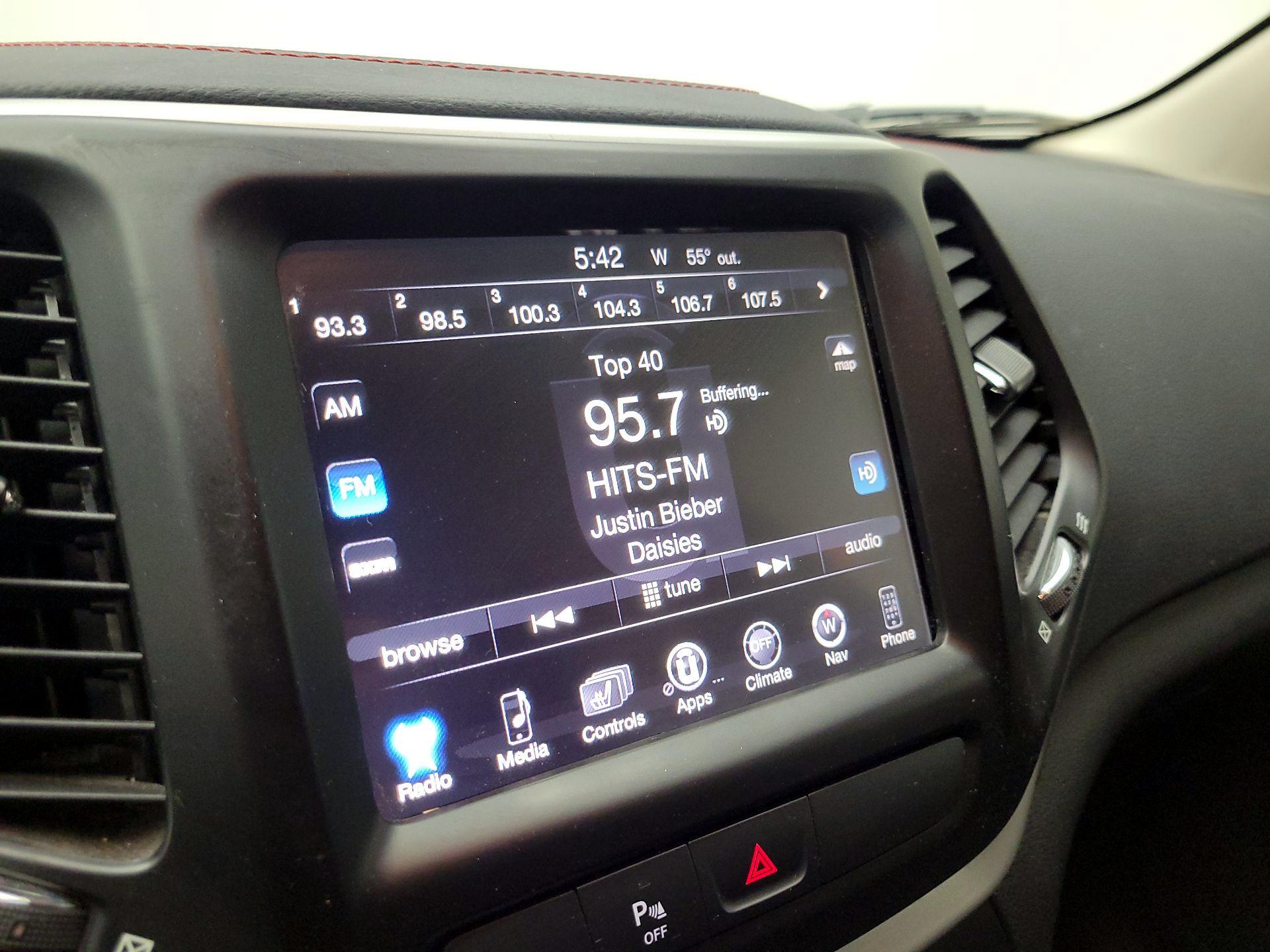 Thumbnail: 2017 Jeep Cherokee - 16