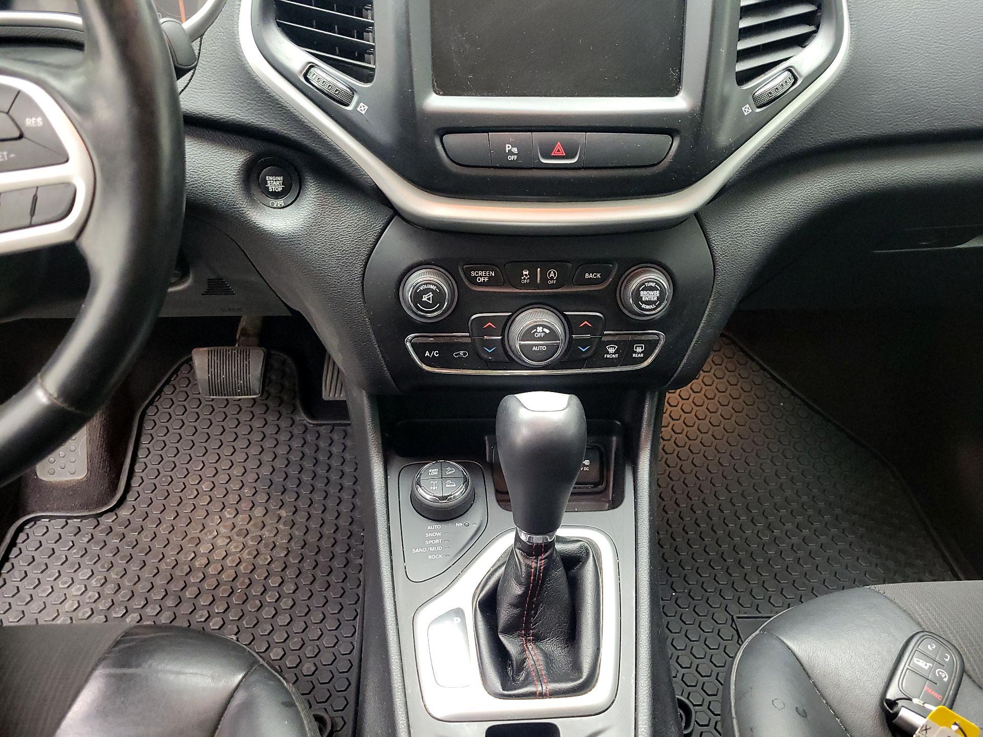 Thumbnail: 2017 Jeep Cherokee - 18