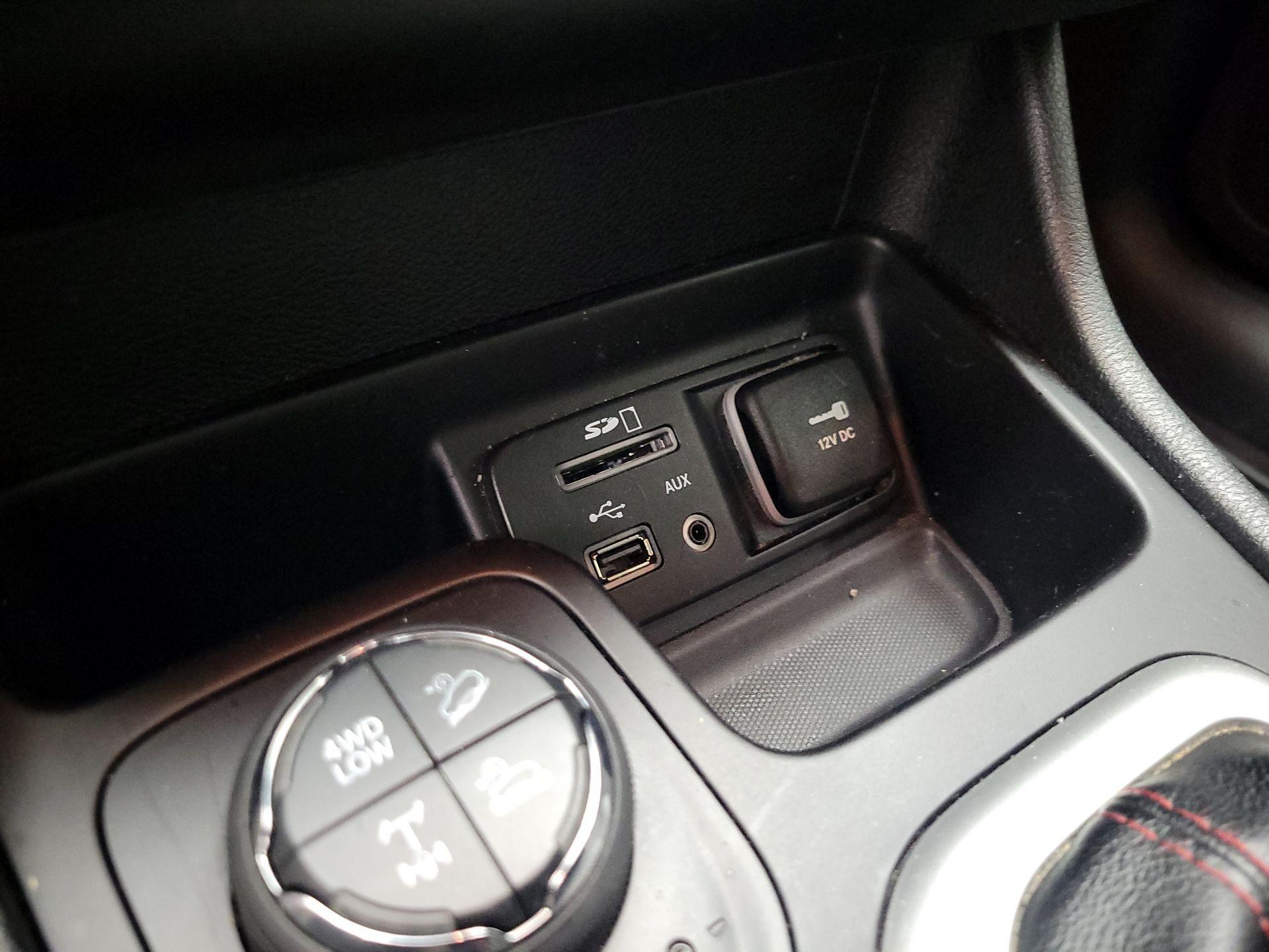 Thumbnail: 2017 Jeep Cherokee - 19