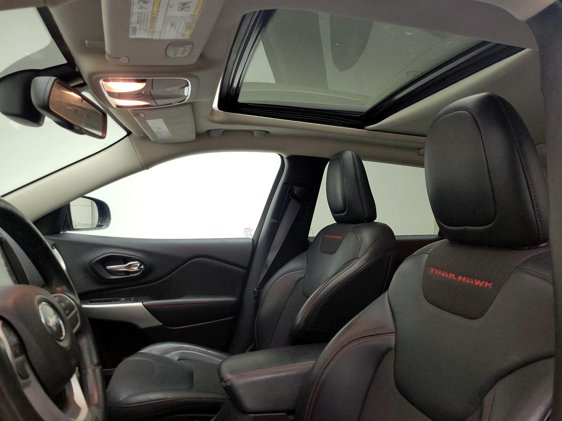 Thumbnail: 2017 Jeep Cherokee - 20