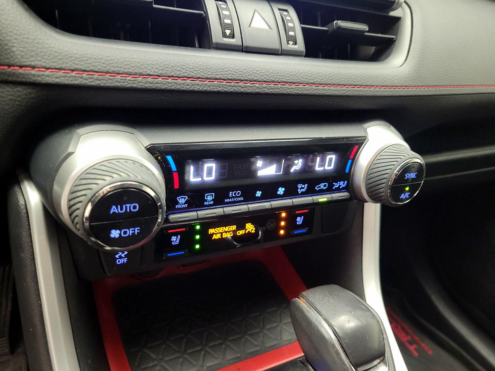 Thumbnail: 2020 Toyota RAV4 - 16