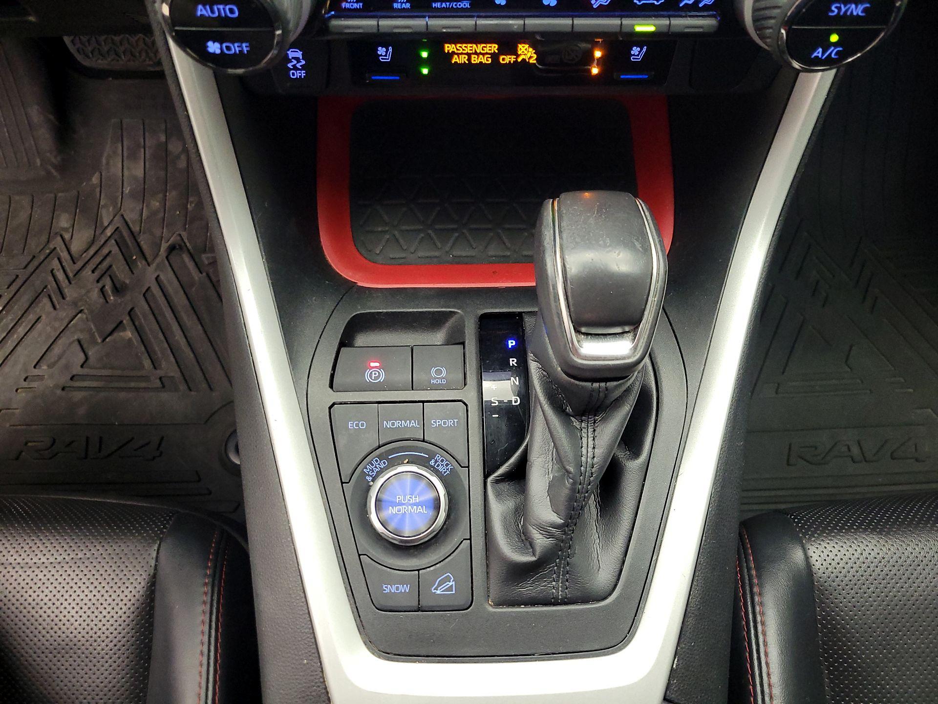 Thumbnail: 2020 Toyota RAV4 - 17