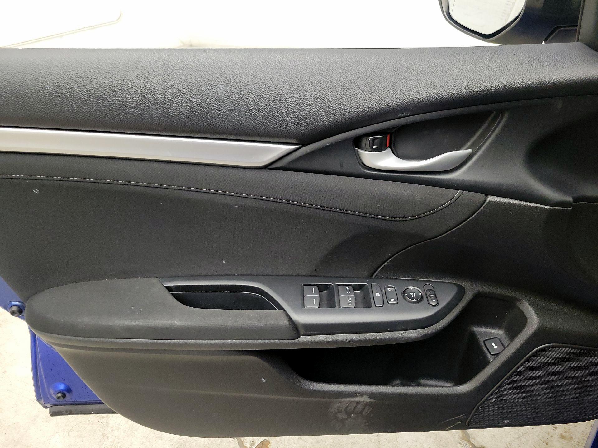 Thumbnail: 2016 Honda Civic - 12