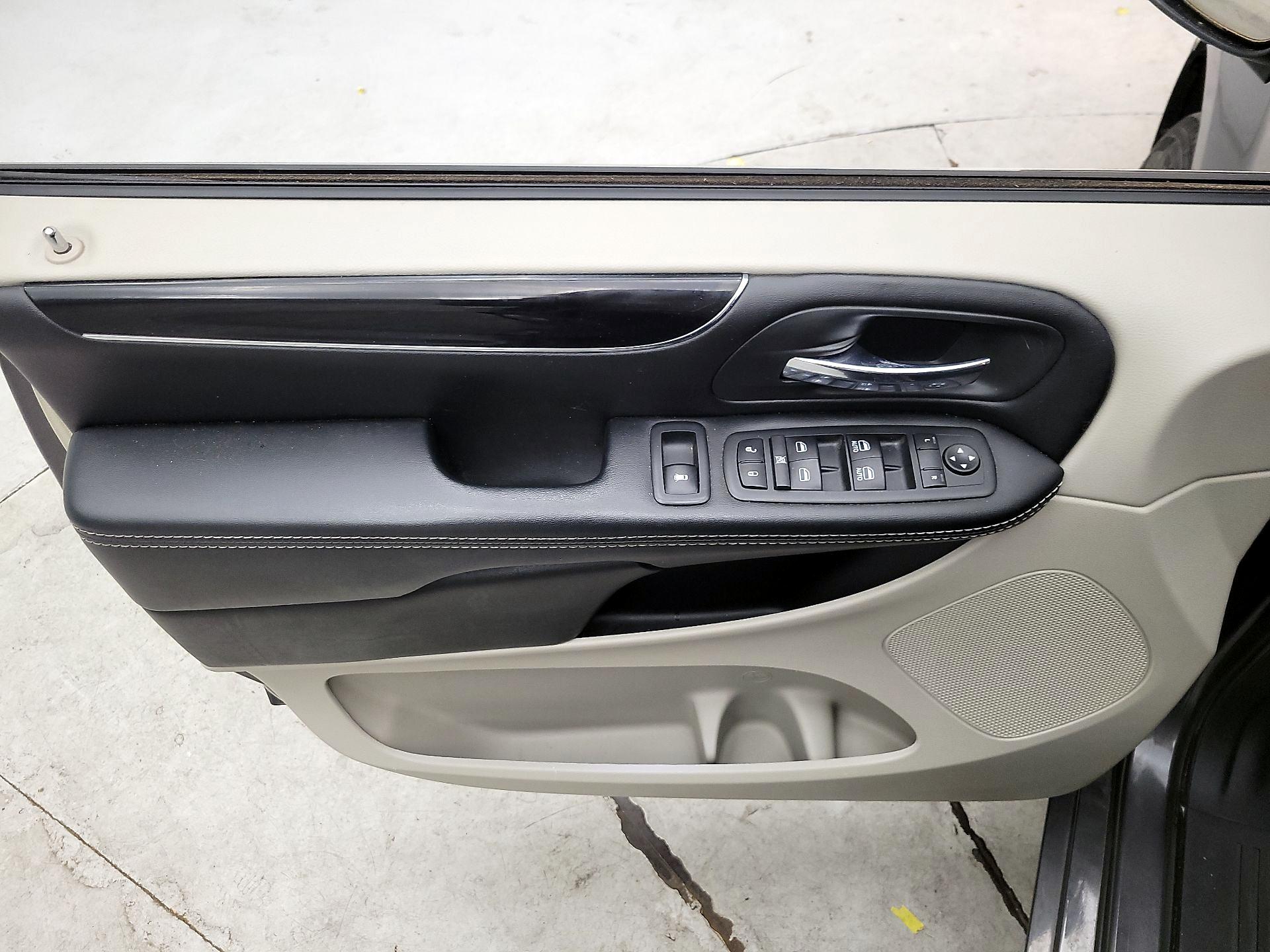 Thumbnail: 2019 Dodge Grand Caravan - 12