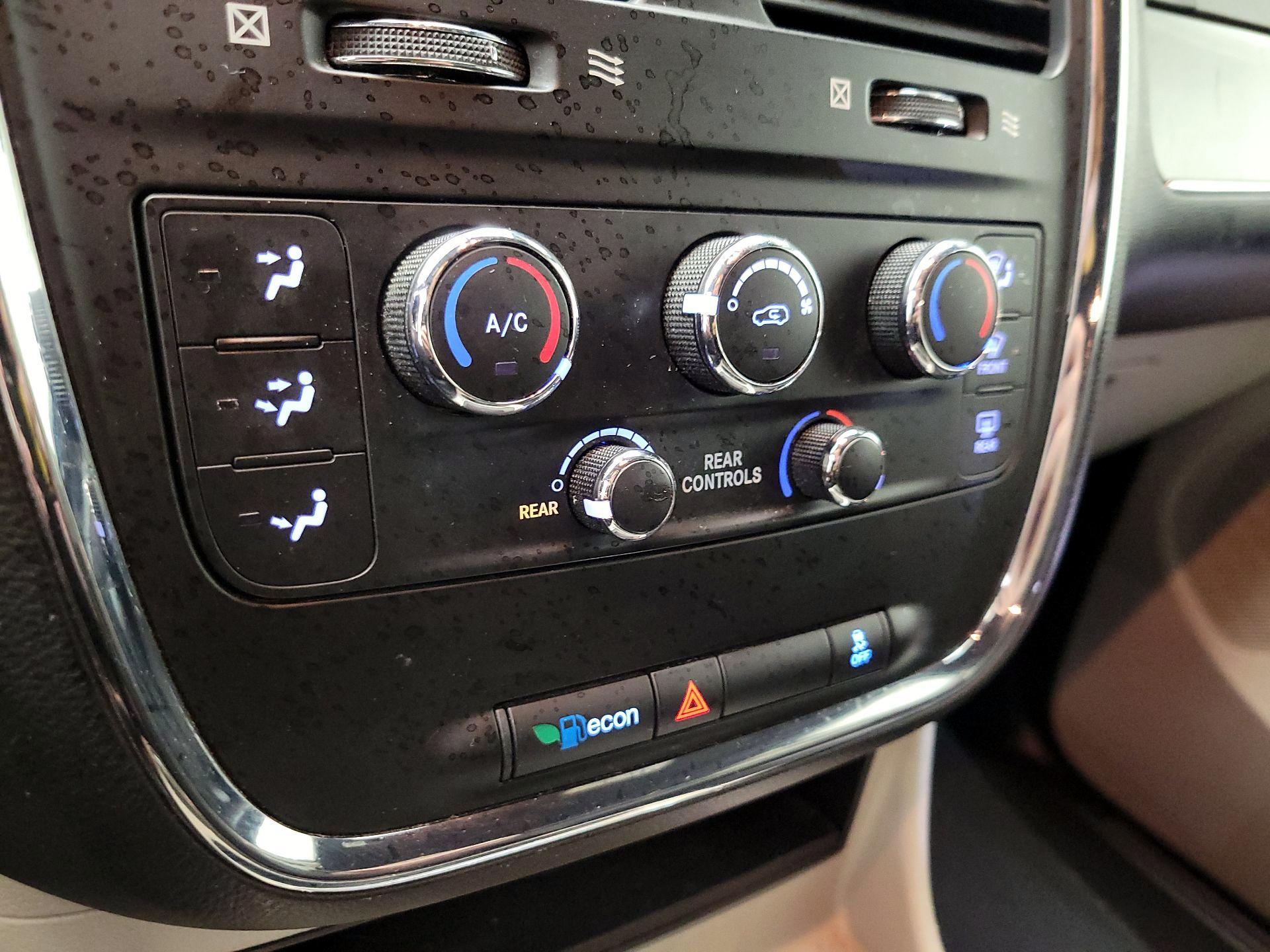 Thumbnail: 2019 Dodge Grand Caravan - 16