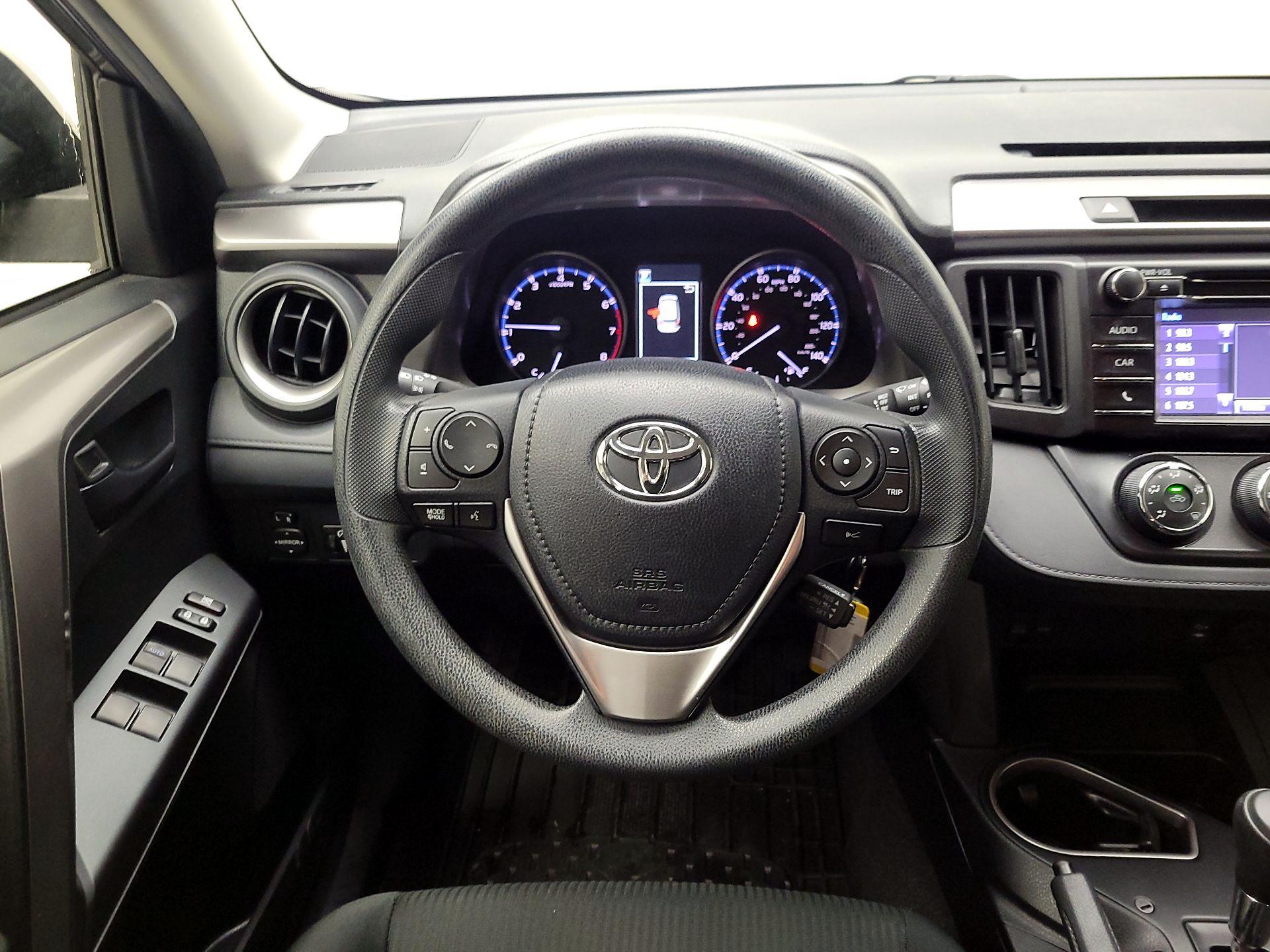 Thumbnail: 2017 Toyota RAV4 - 10