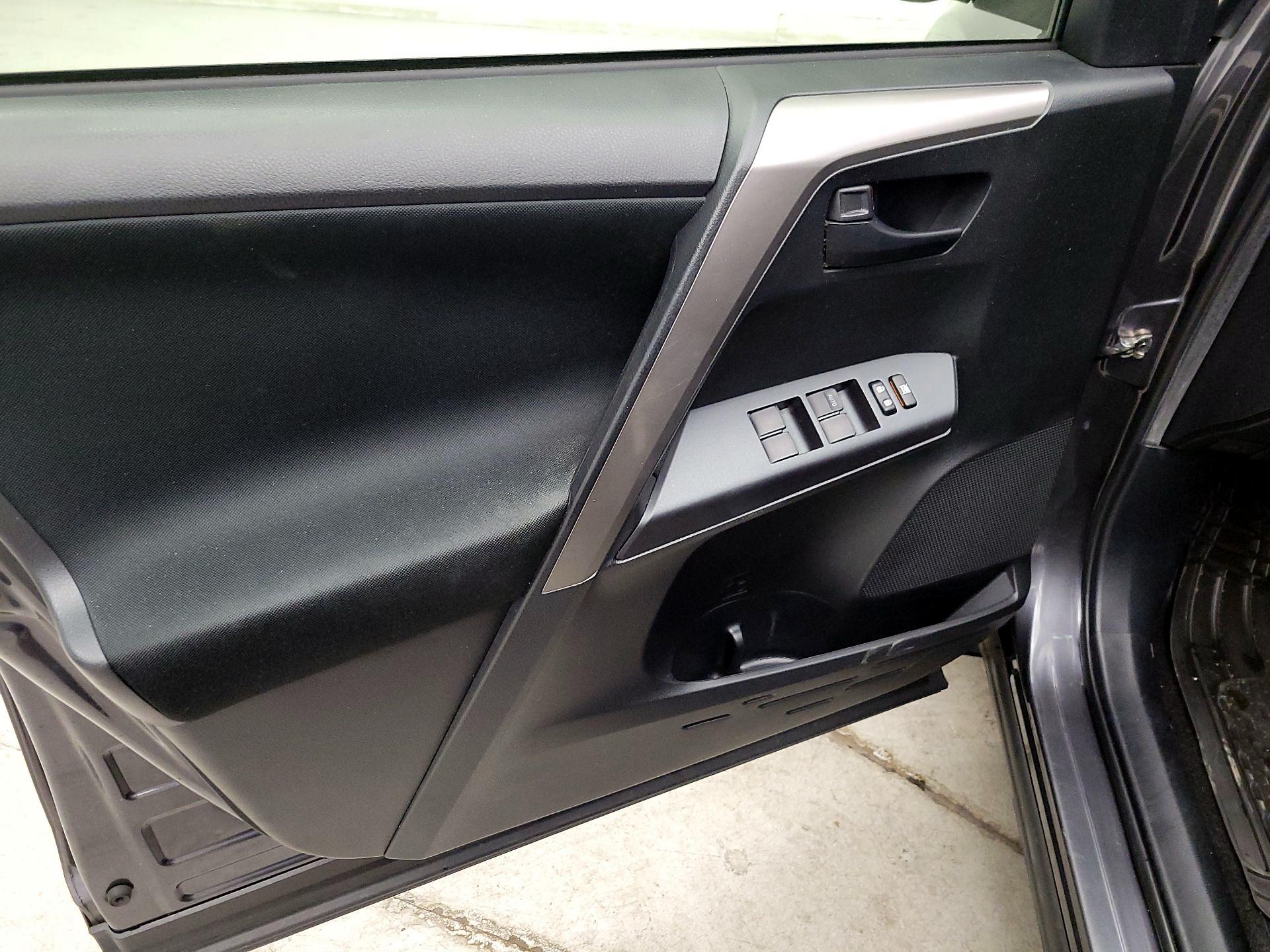 Thumbnail: 2017 Toyota RAV4 - 12