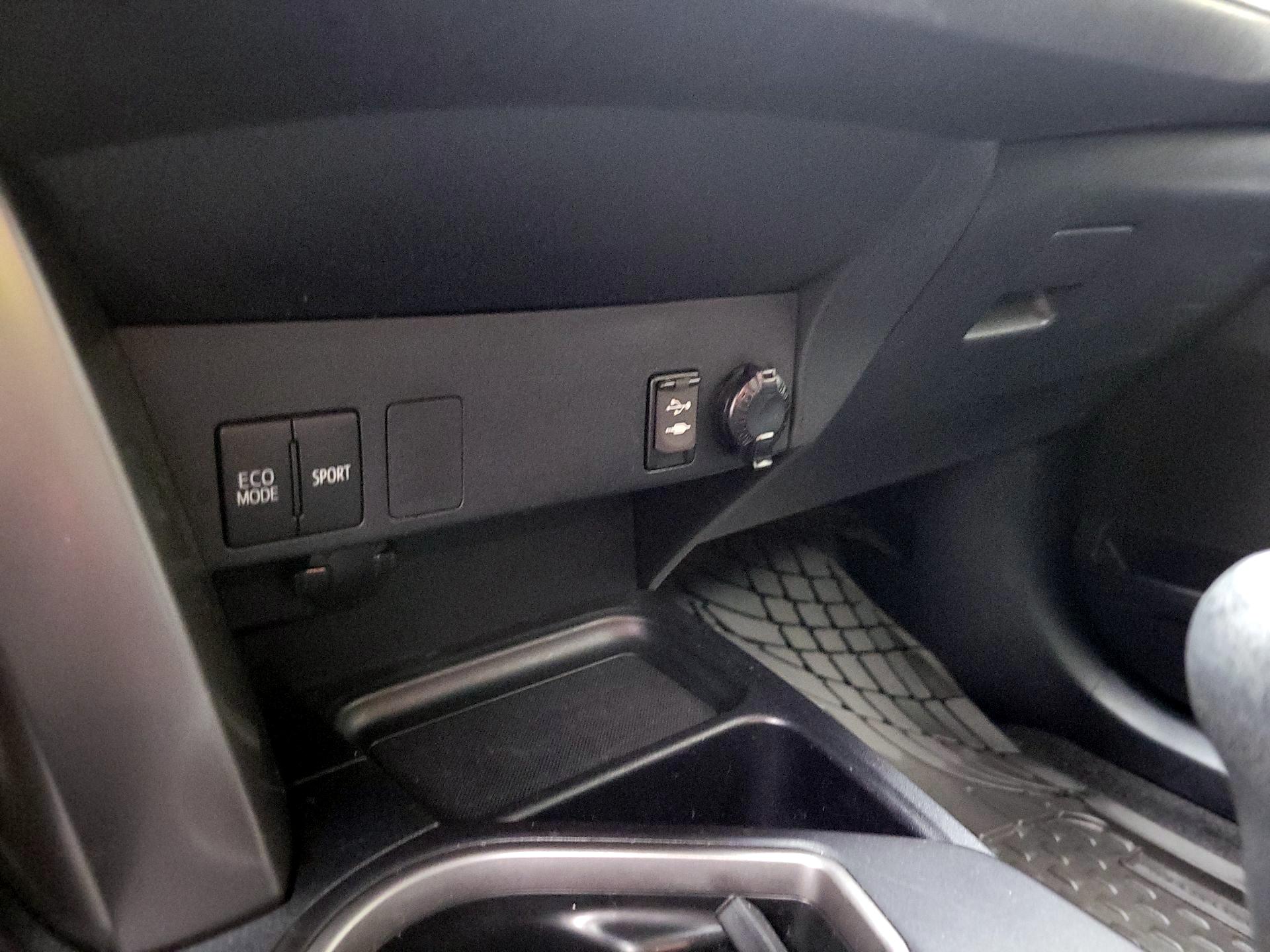 Thumbnail: 2017 Toyota RAV4 - 18