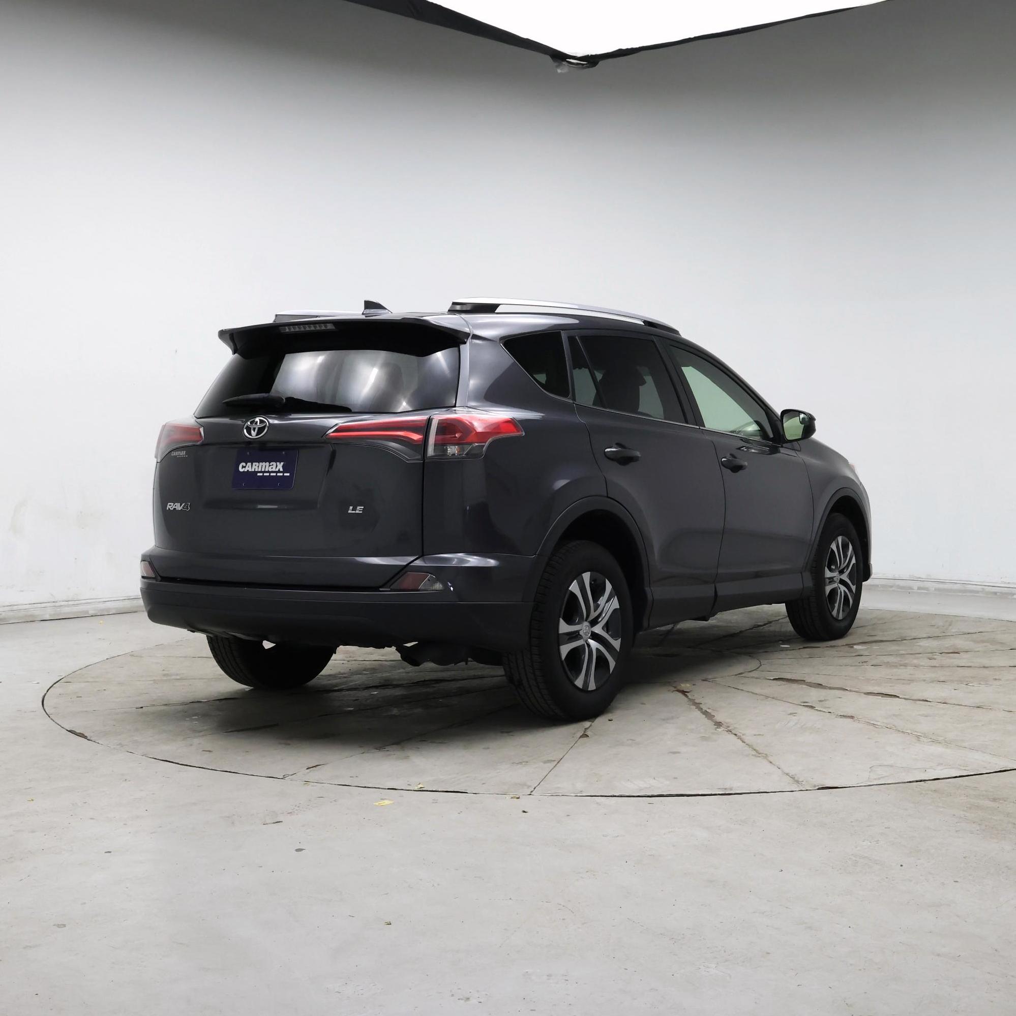 Thumbnail: 2017 Toyota RAV4 - 8