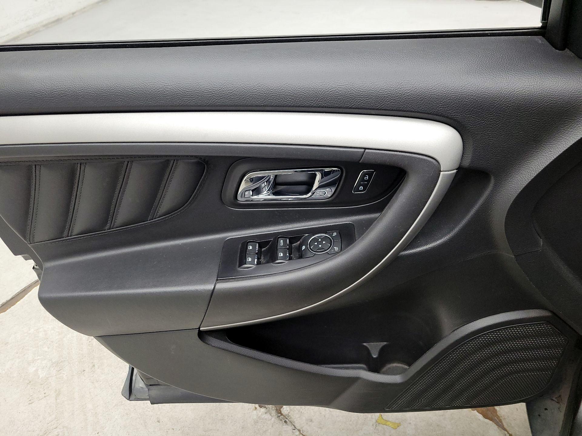 Thumbnail: 2018 Ford Taurus - 12