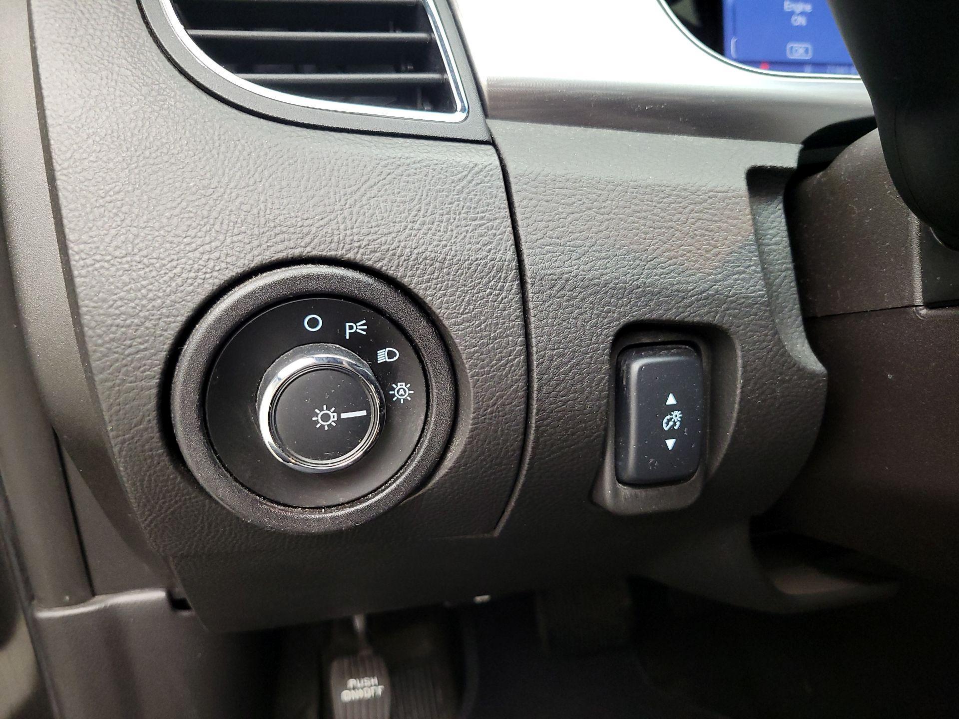 Thumbnail: 2018 Ford Taurus - 13