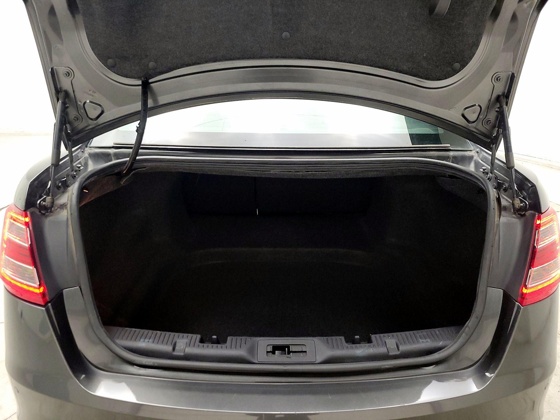 Thumbnail: 2018 Ford Taurus - 20